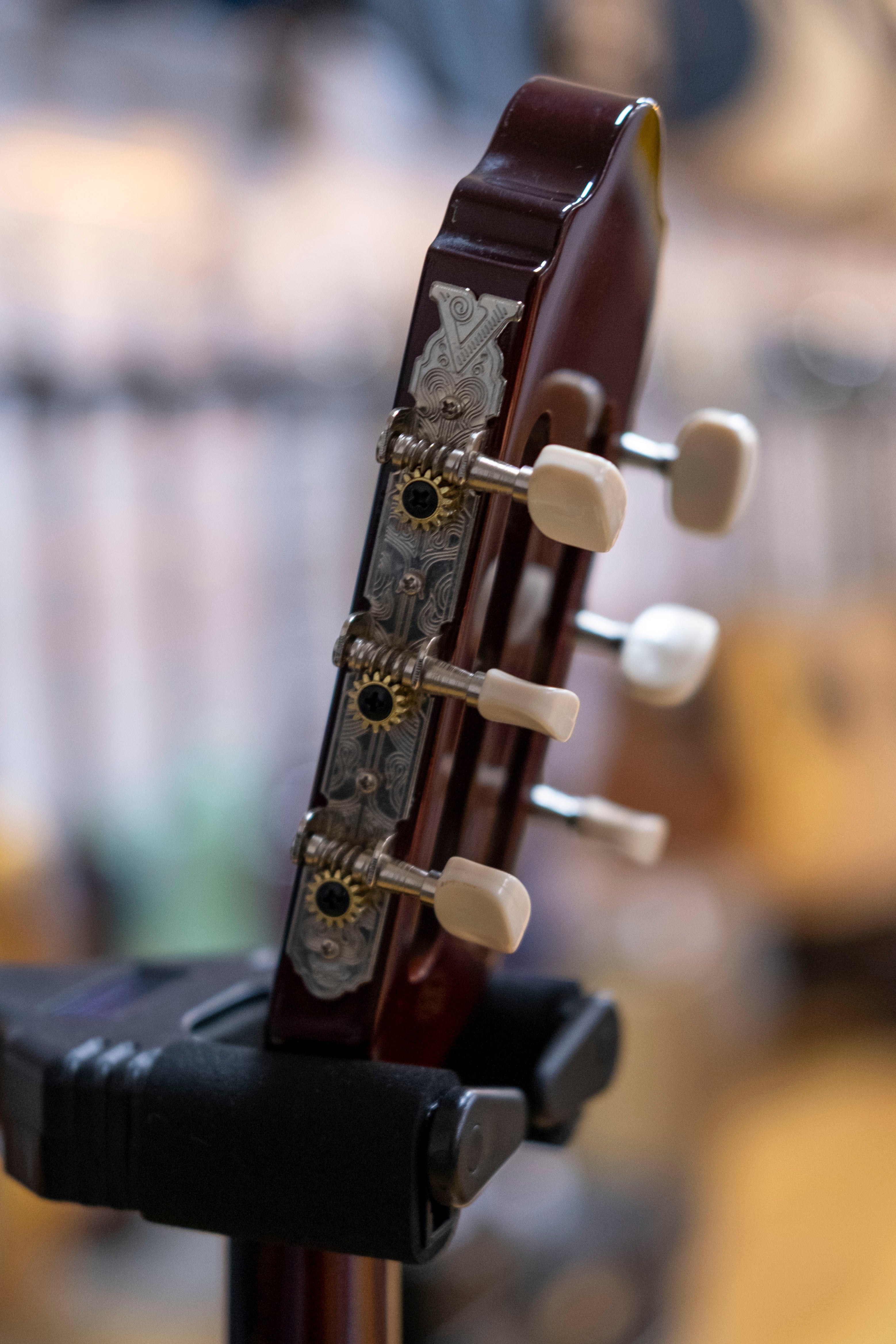 Valencia 100 Series Hybrid Thin Body Electric Classical Guitar (Natural Gloss)