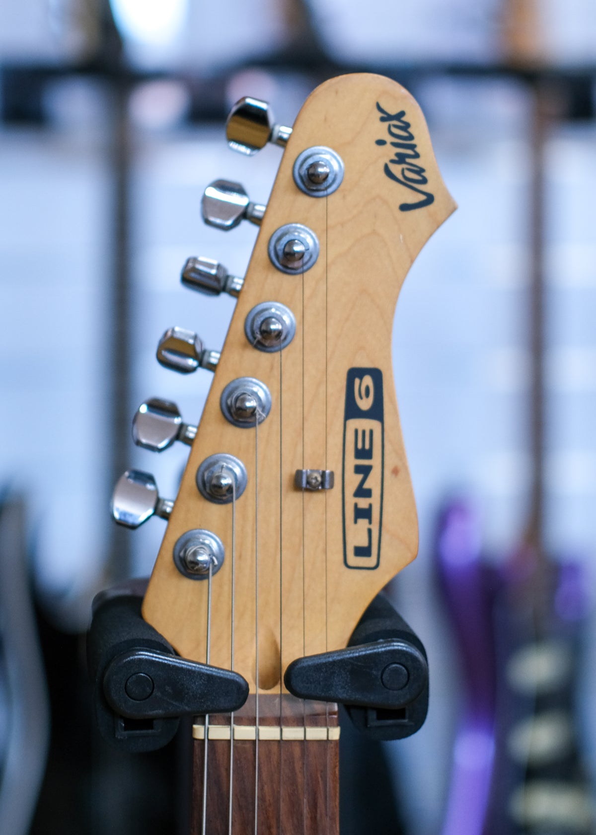 Line 6 Variax 300 Series Electric Guitar (Pre-Owned, 2005)