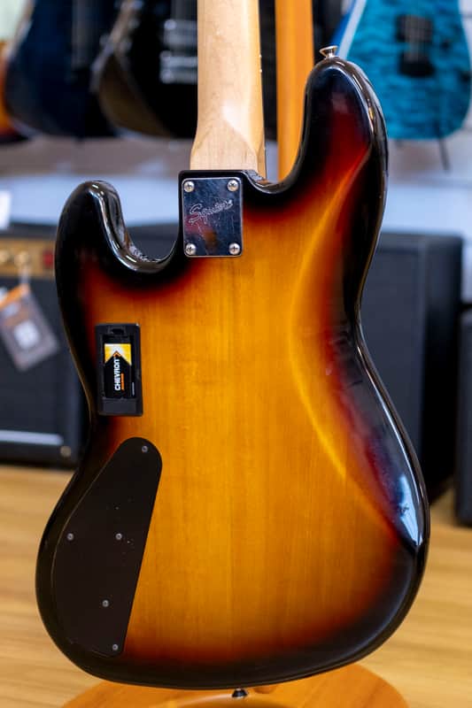 Squier Deluxe Jazz Bass Guitar (3-Tone Sunburst) (Pre-Owned)