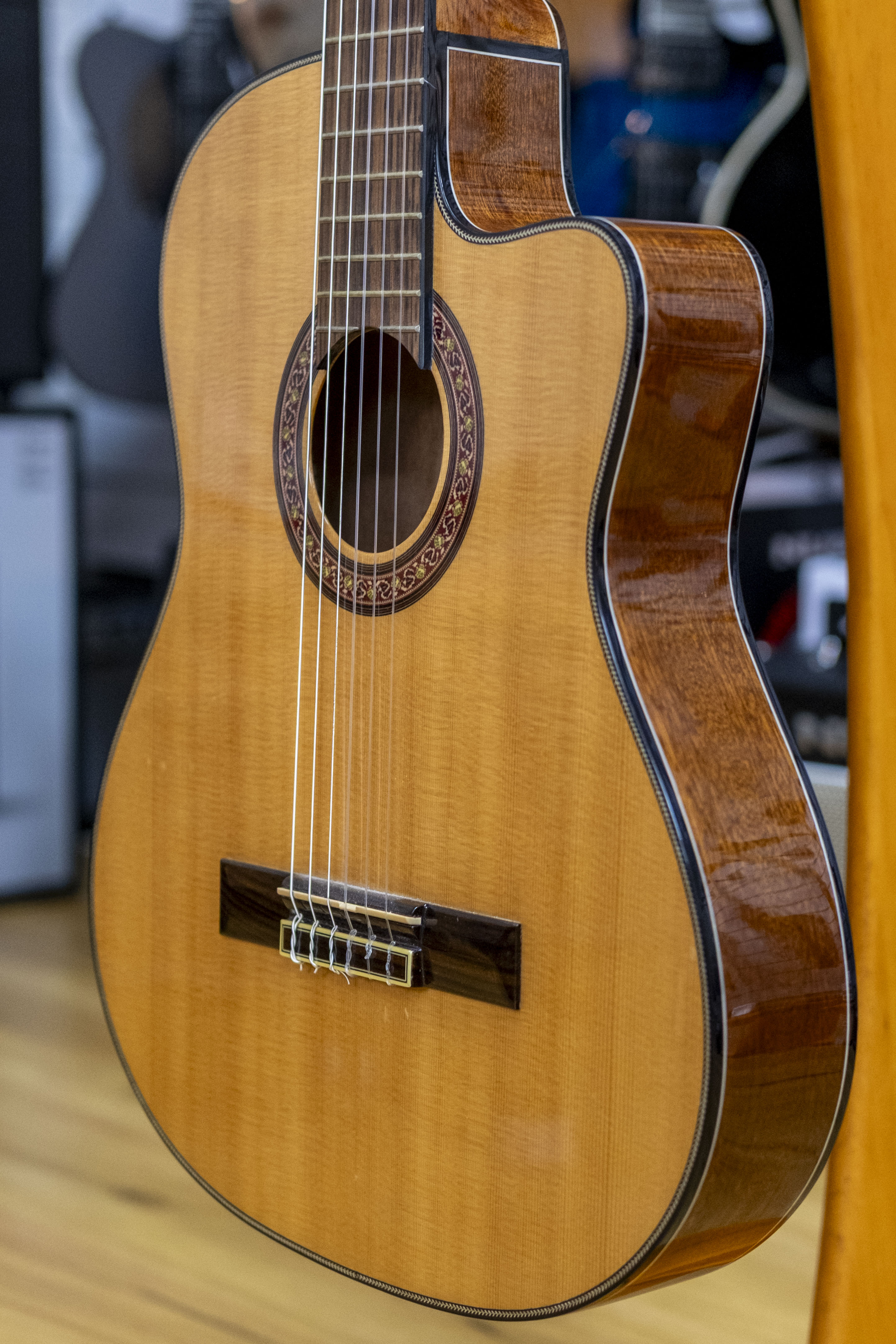 Timberidge 70 Series Thinline Electric Classical Guitar (Pre-Owned)