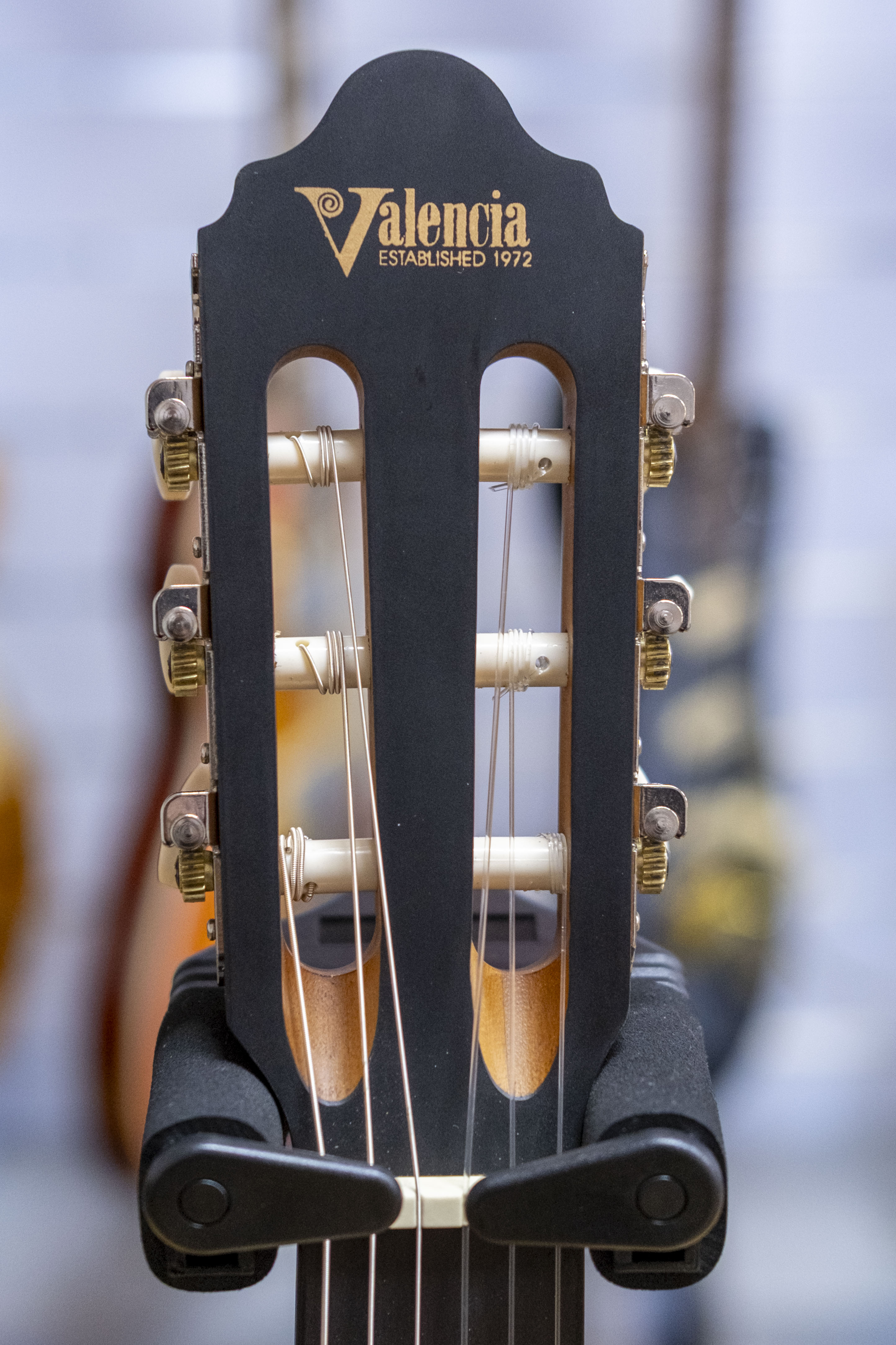 Valencia 200 Series 3/4 Size Nylon String Classical Guitar (Antique Natural)