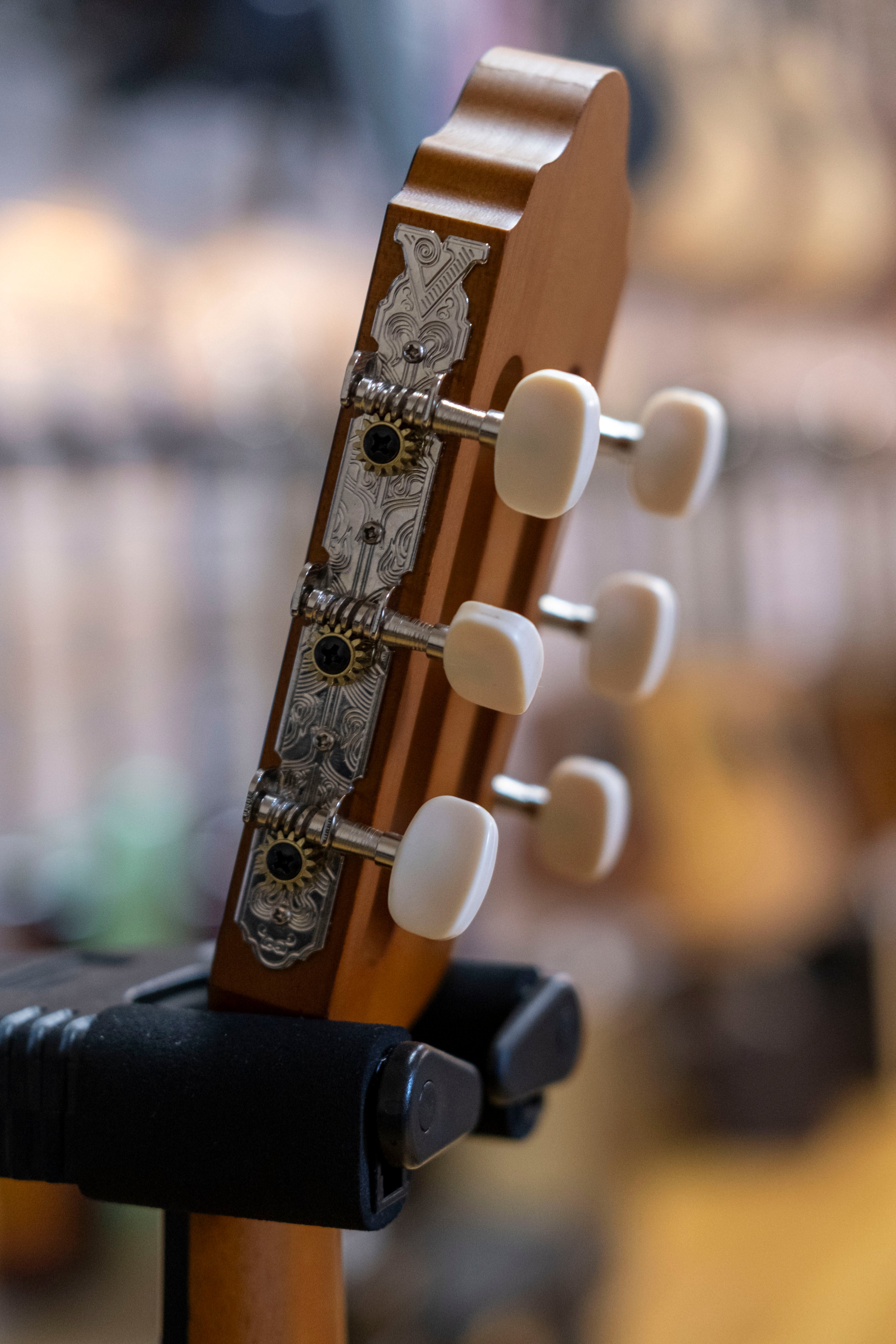 Valencia 200 Series 3/4 Size Nylon String Classical Guitar (Antique Natural)