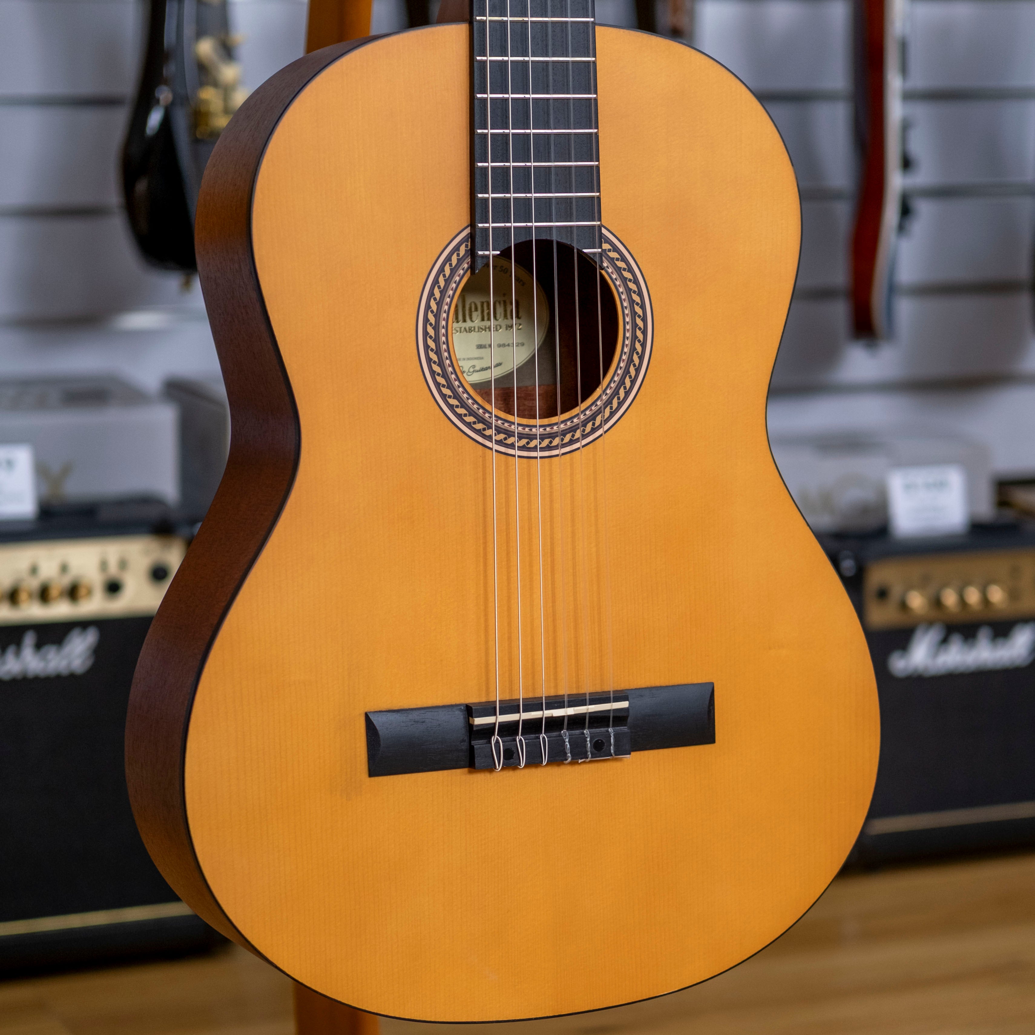 Valencia 200 Series 4/4 Size Nylon String Classical Guitar (Antique Natural)