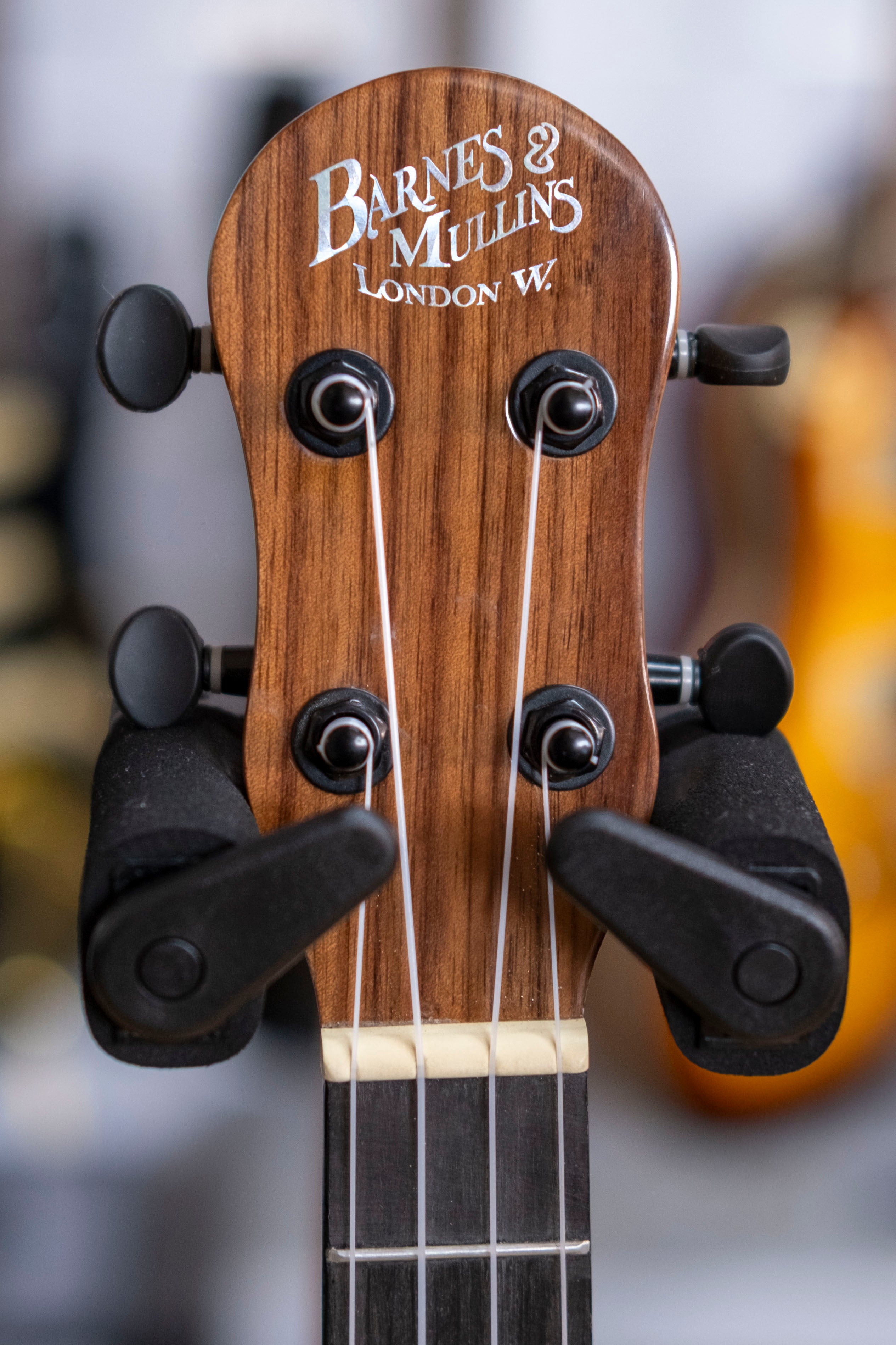 Barnes & Mullins Tenor Ukulele with Gig Bag (Walnut)