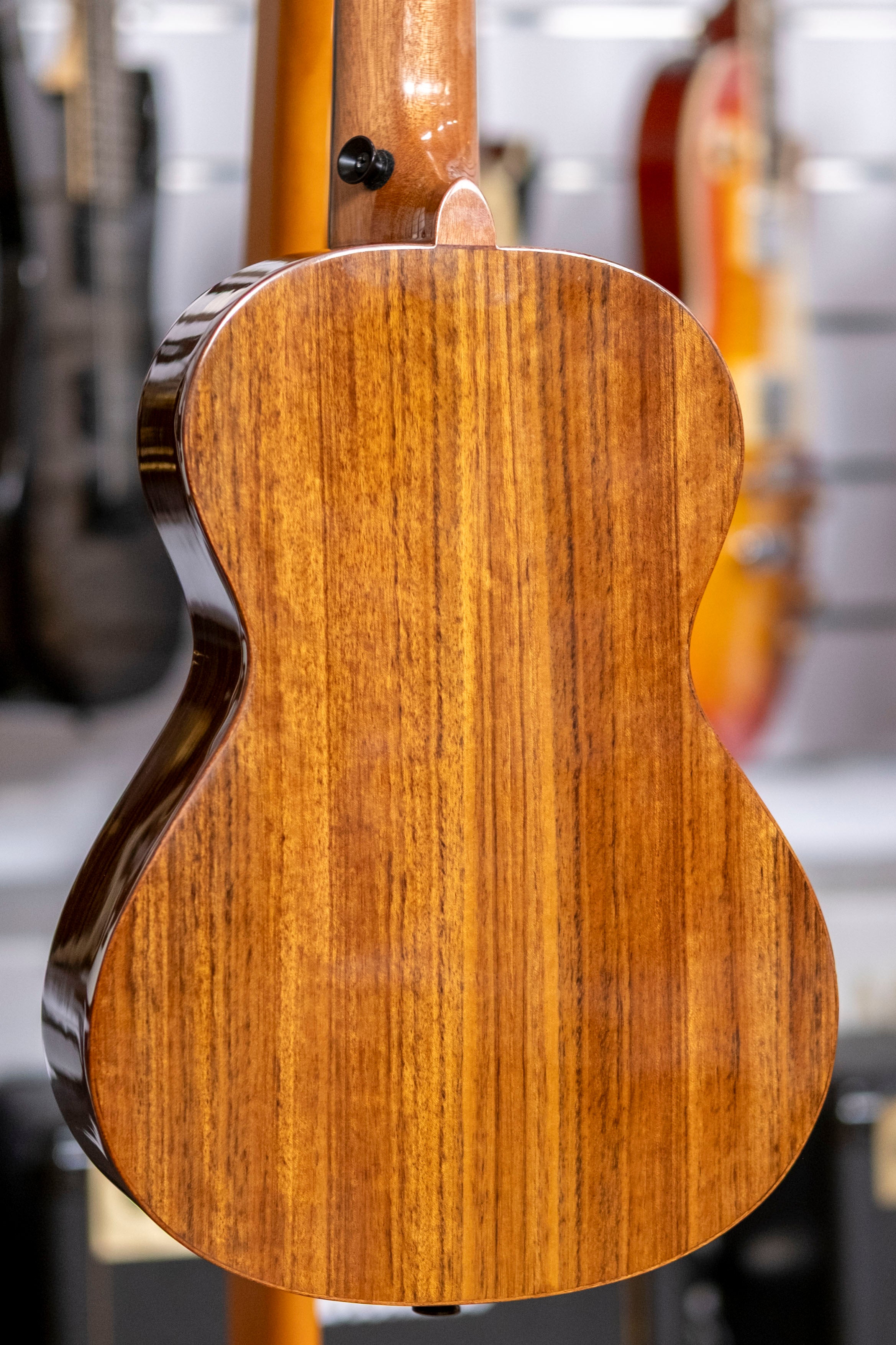 Barnes & Mullins Tenor Ukulele with Gig Bag (Walnut)