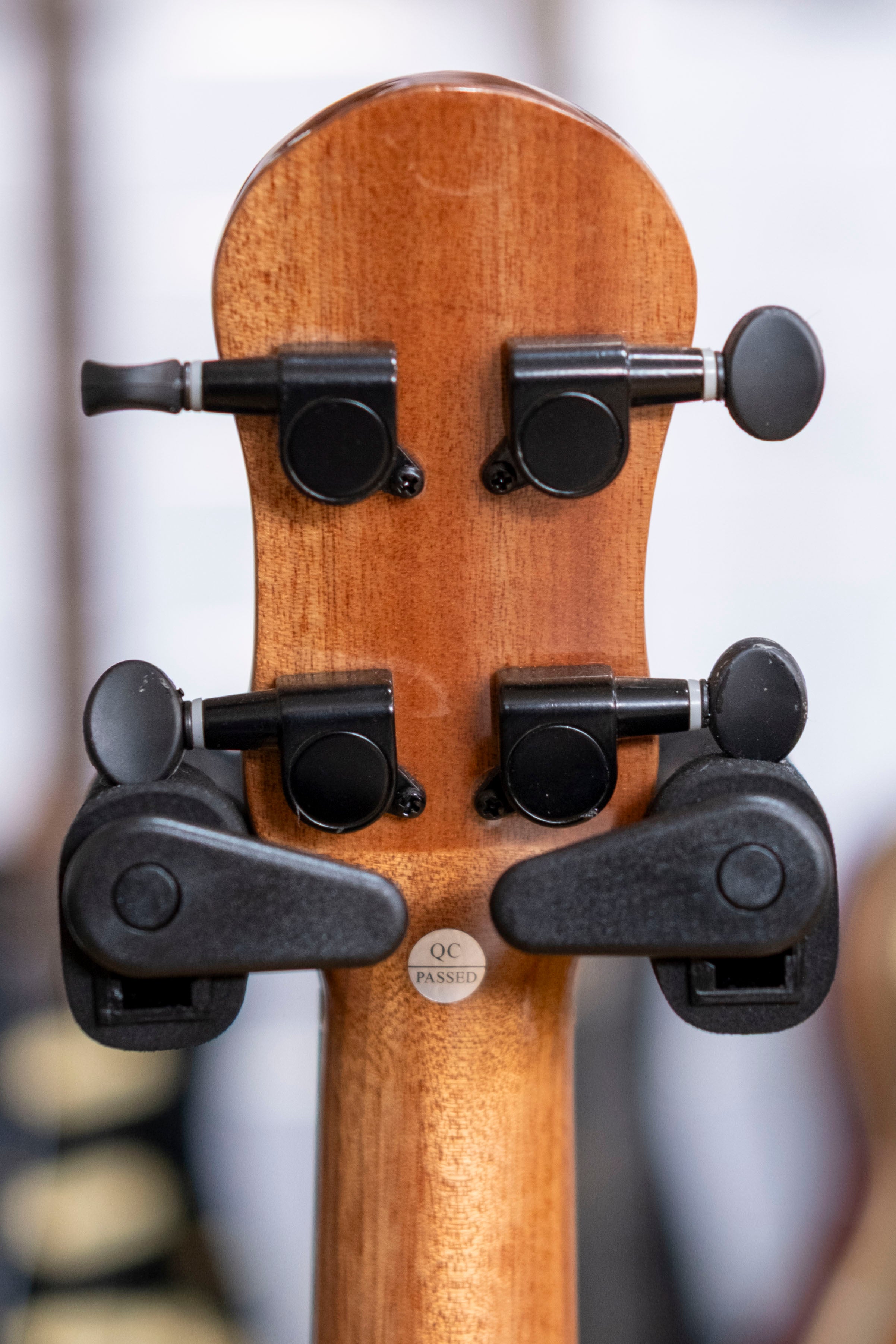 Barnes & Mullins Tenor Ukulele with Gig Bag (Walnut)