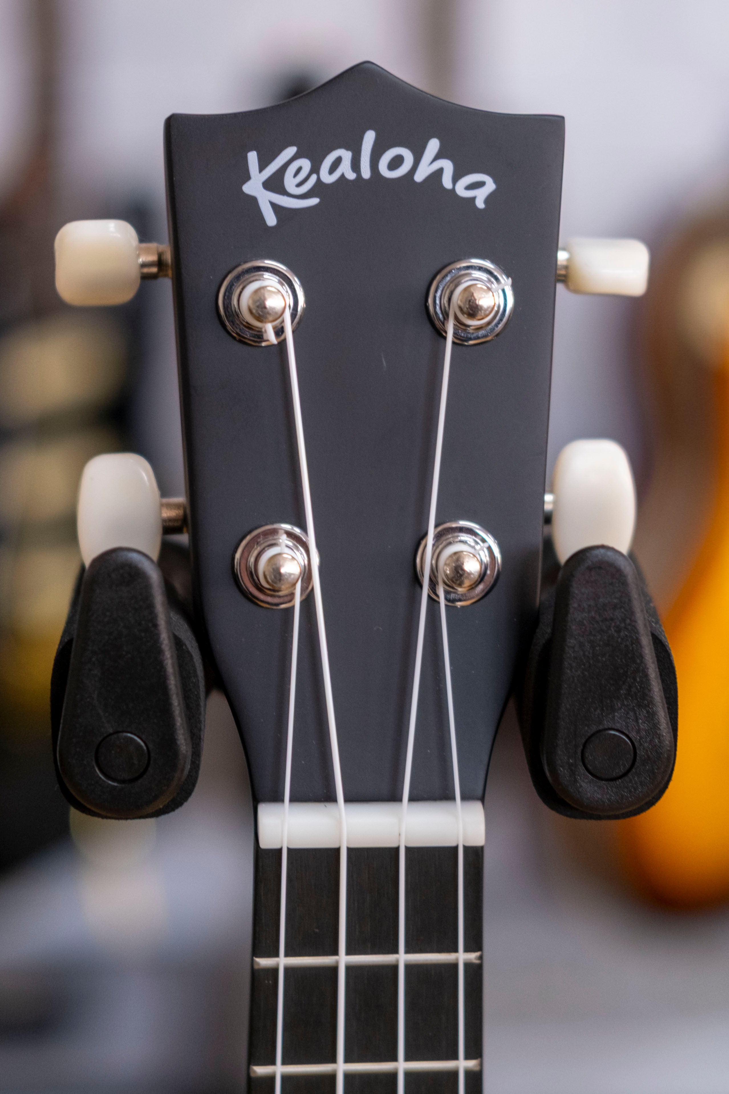 Kealoha Soprano Ukulele with Bag (Black)