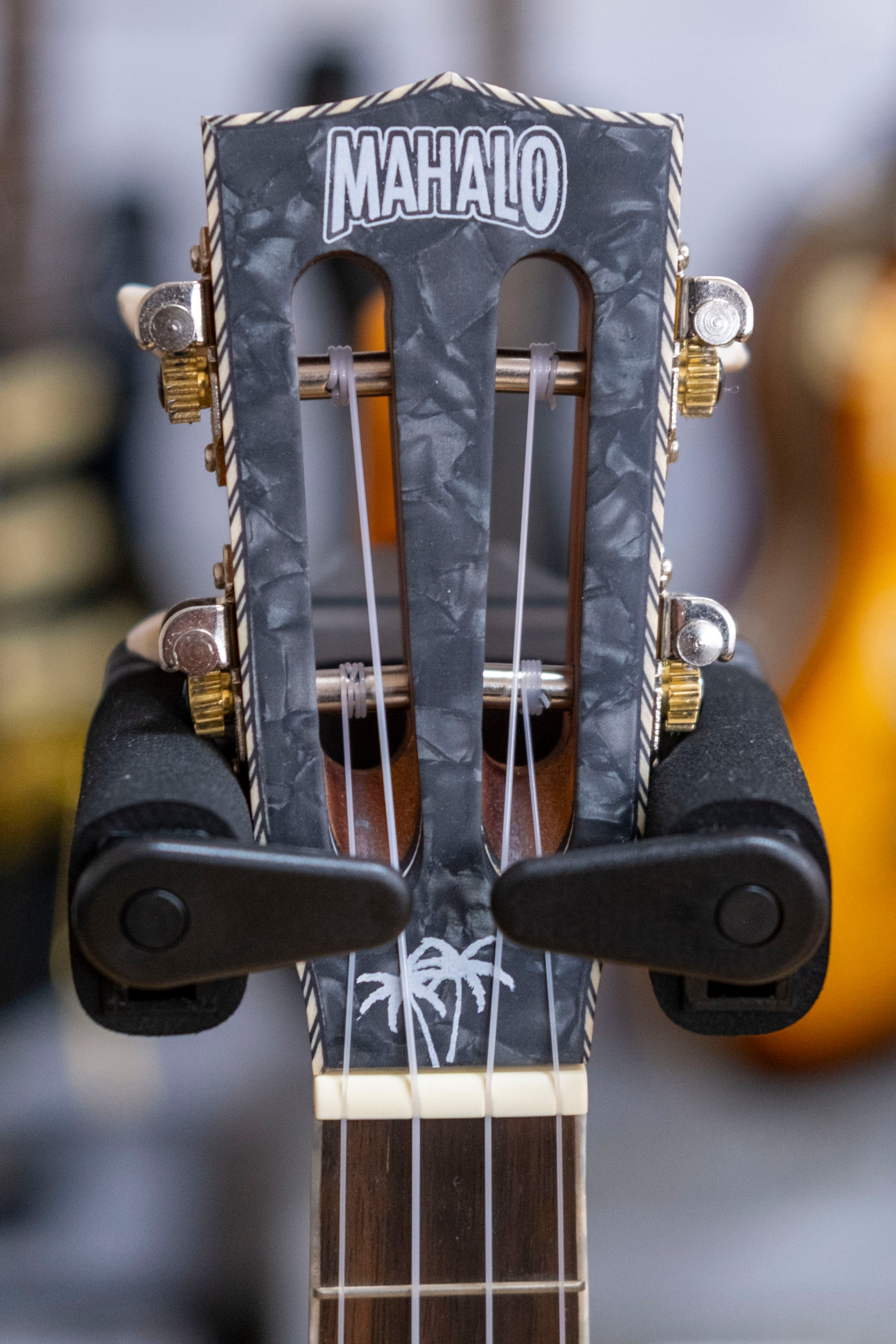 Mahalo Pearl Series Electric Tenor Ukulele with Bag (Black)
