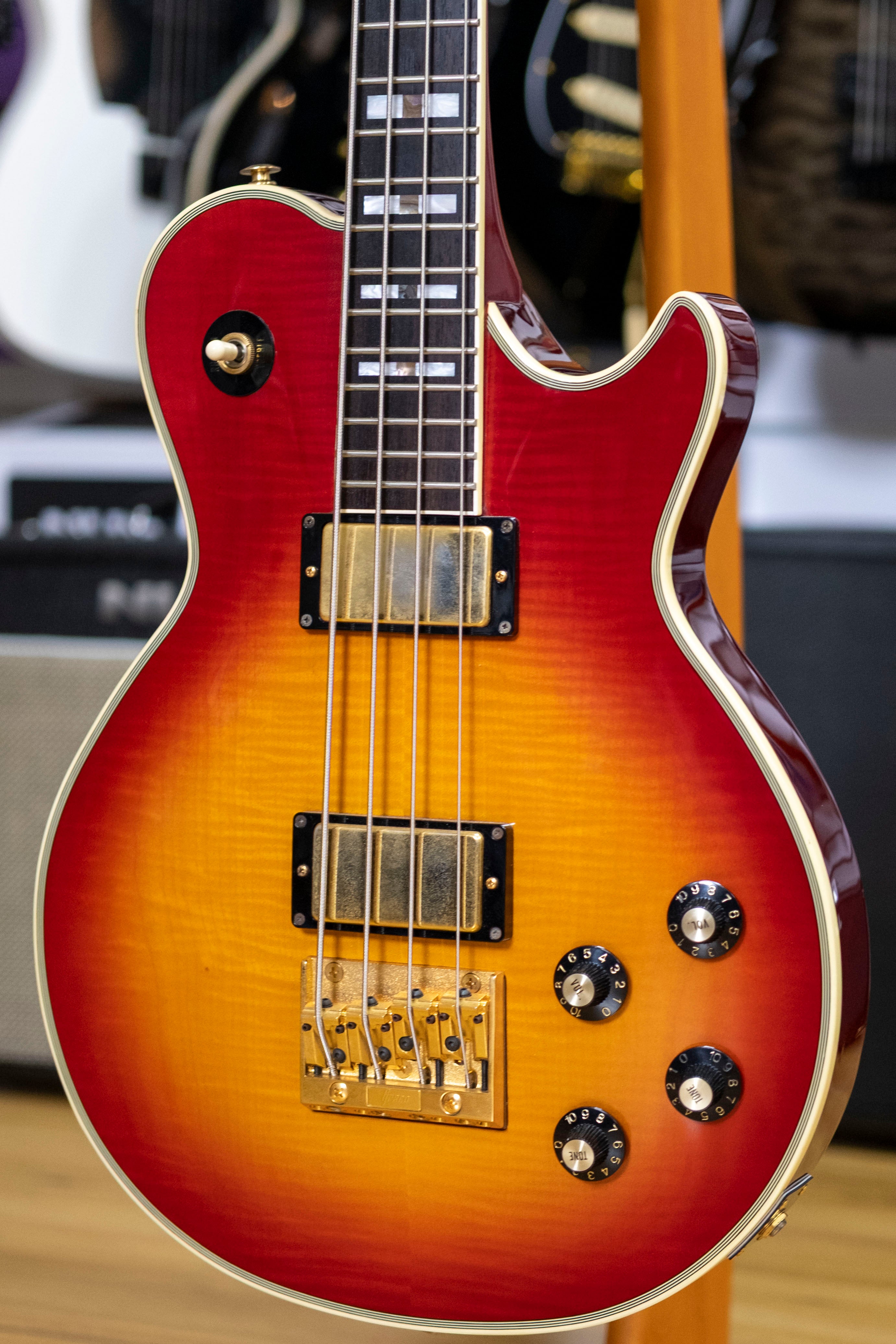 Greco LGB-100 Short Scale Bass Guitar (Cherry Sunburst) (Pre-Owned, 2000 MIJ)