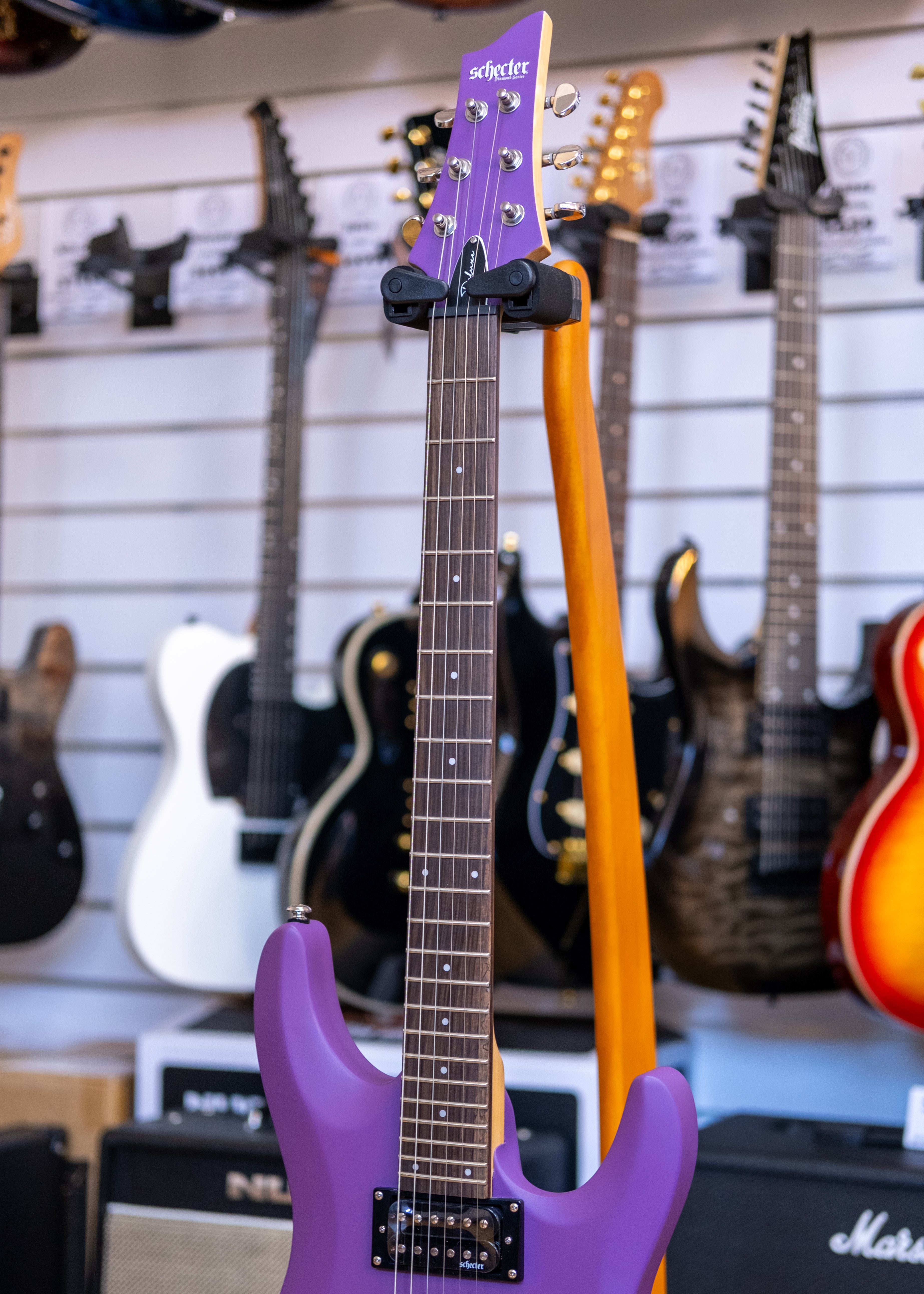 Schecter C-6 デラックスサテンパープルエレキギター Schecter C-6 デラックスサテンパープルエレキギター