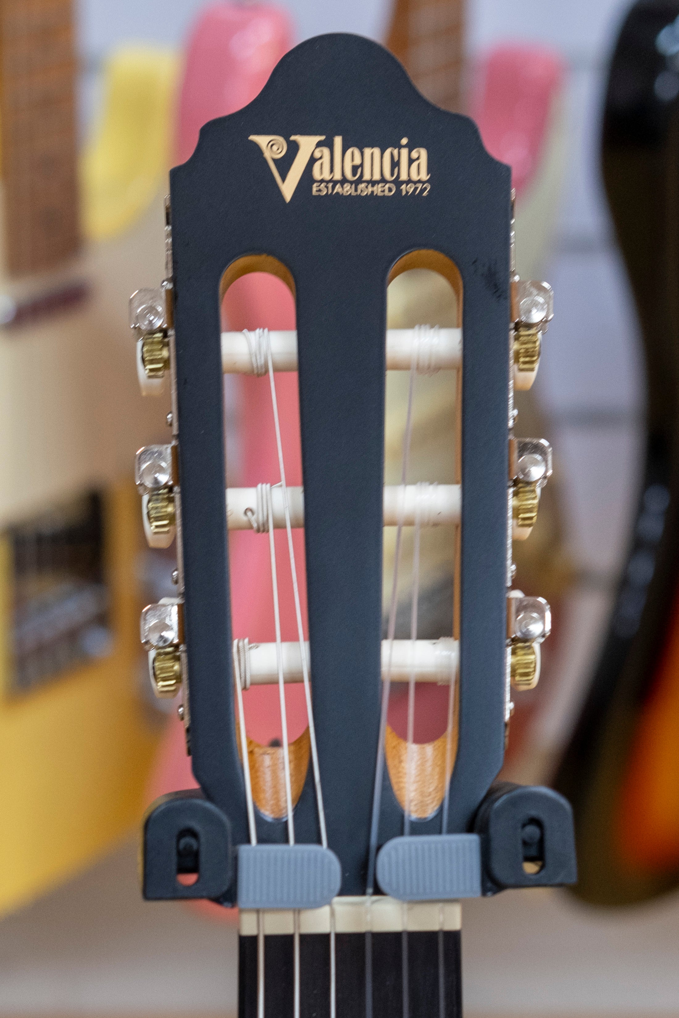 Valencia 200 Series 3/4 Size Nylon String Classical Guitar (Antique Natural)
