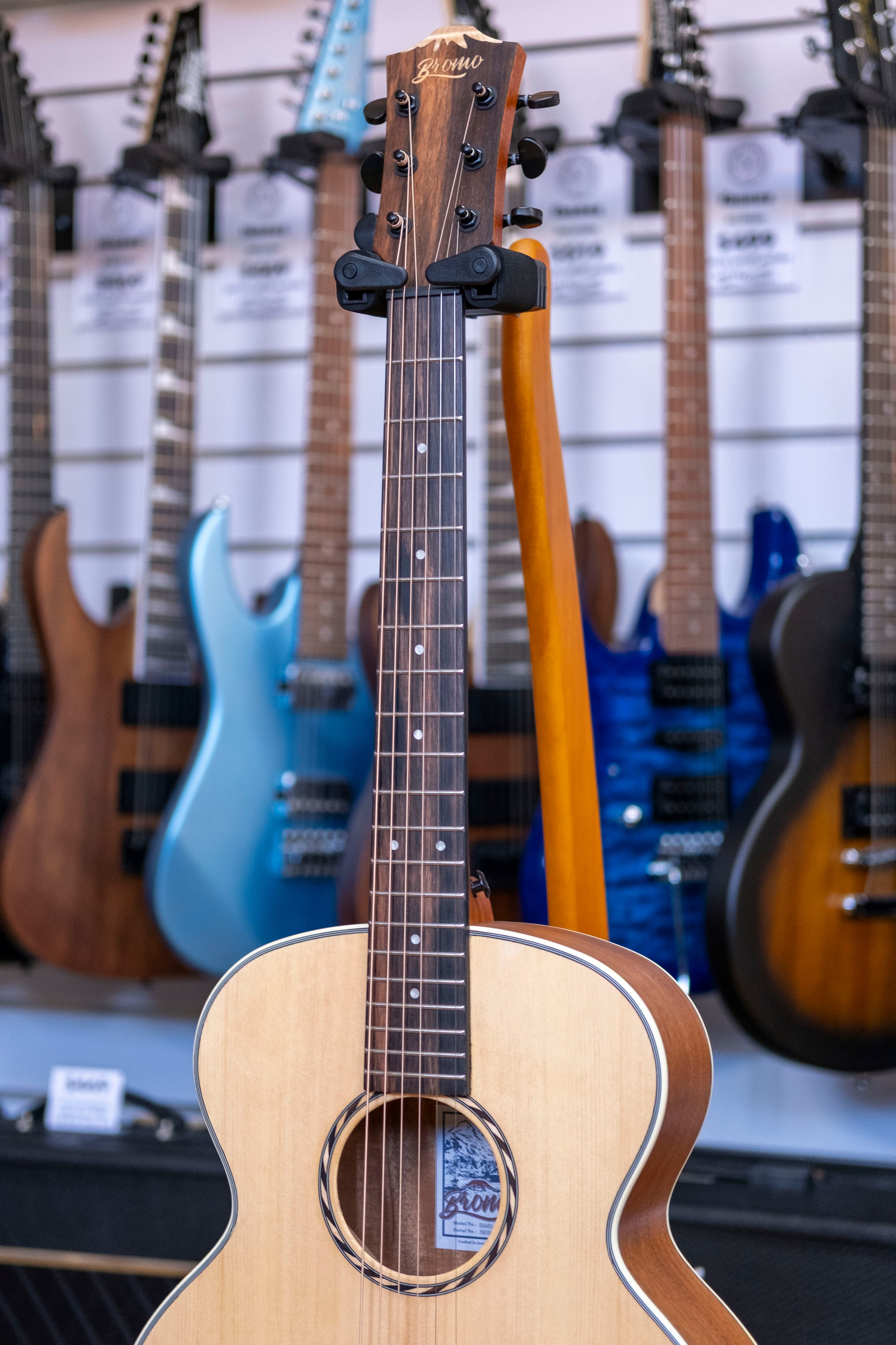 Bromo BAA8S Appalachia Series Mini Jumbo Acoustic Guitar (Solid Spruce Top)