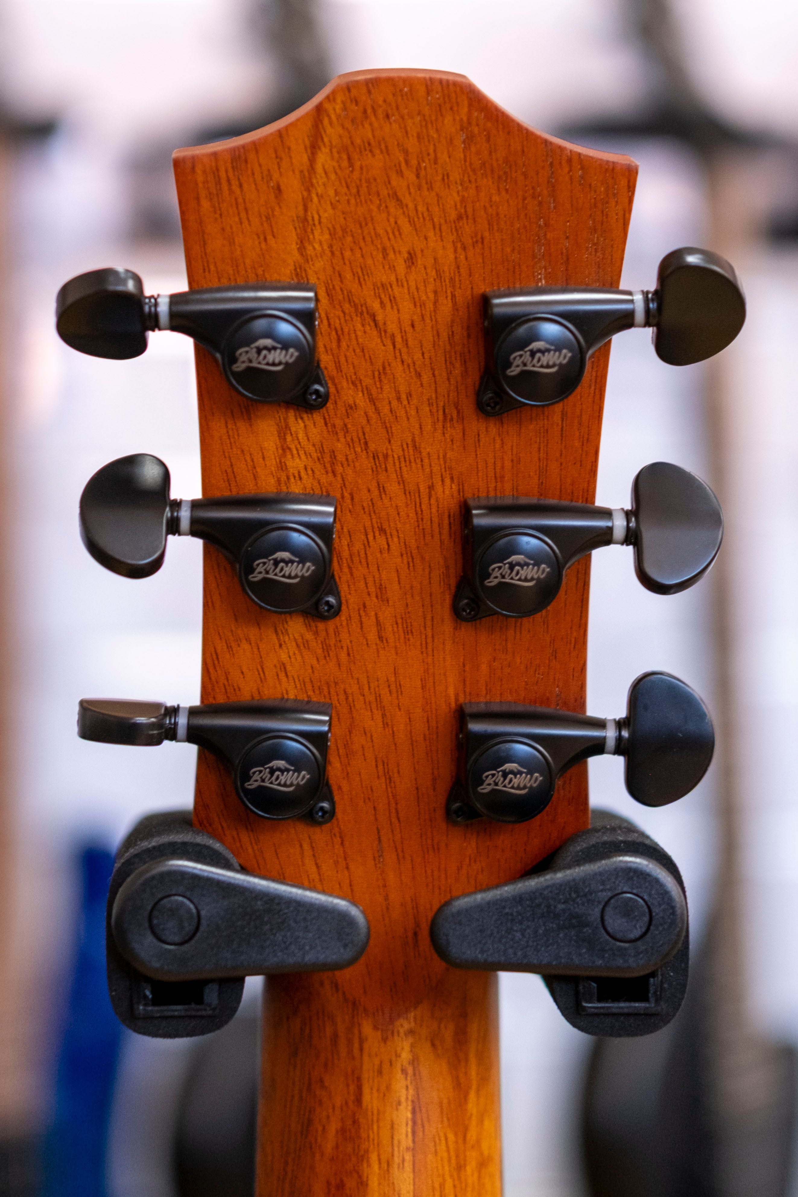 Bromo BAA8S Appalachia Series Mini Jumbo Acoustic Guitar (Solid Spruce Top)