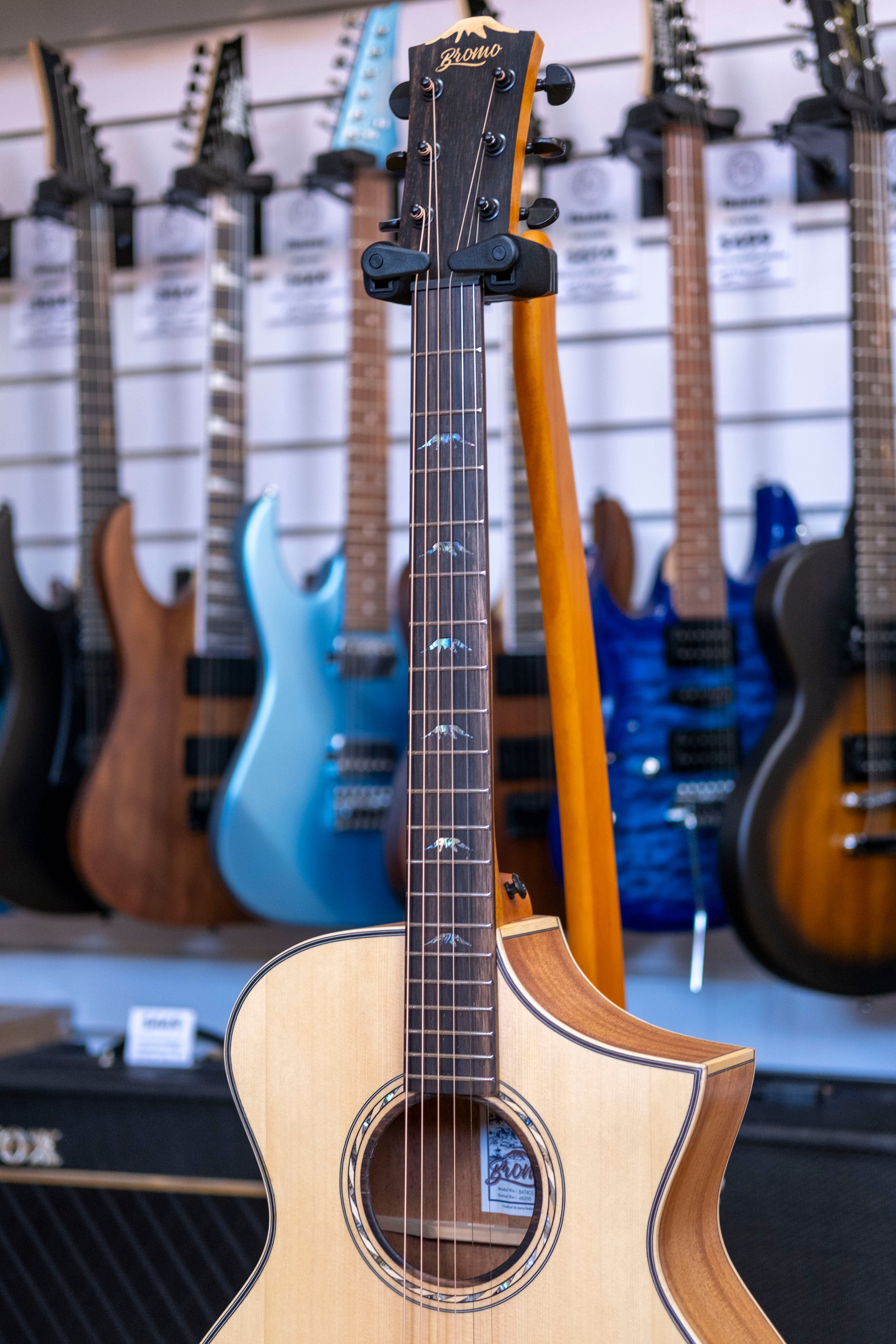 Bromo BAT4CE Tahoma Series Grand Auditorium Acoustic Electric Guitar (Solid Spruce Top)