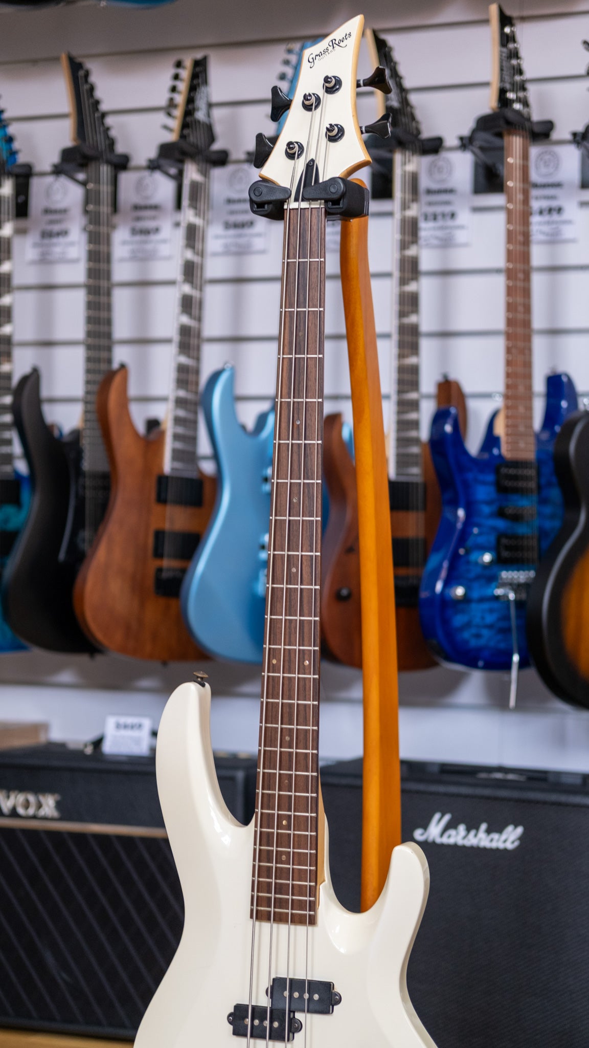 Grass Roots G-G-58B Bass Guitar (White) (Pre-Owned, MIJ)