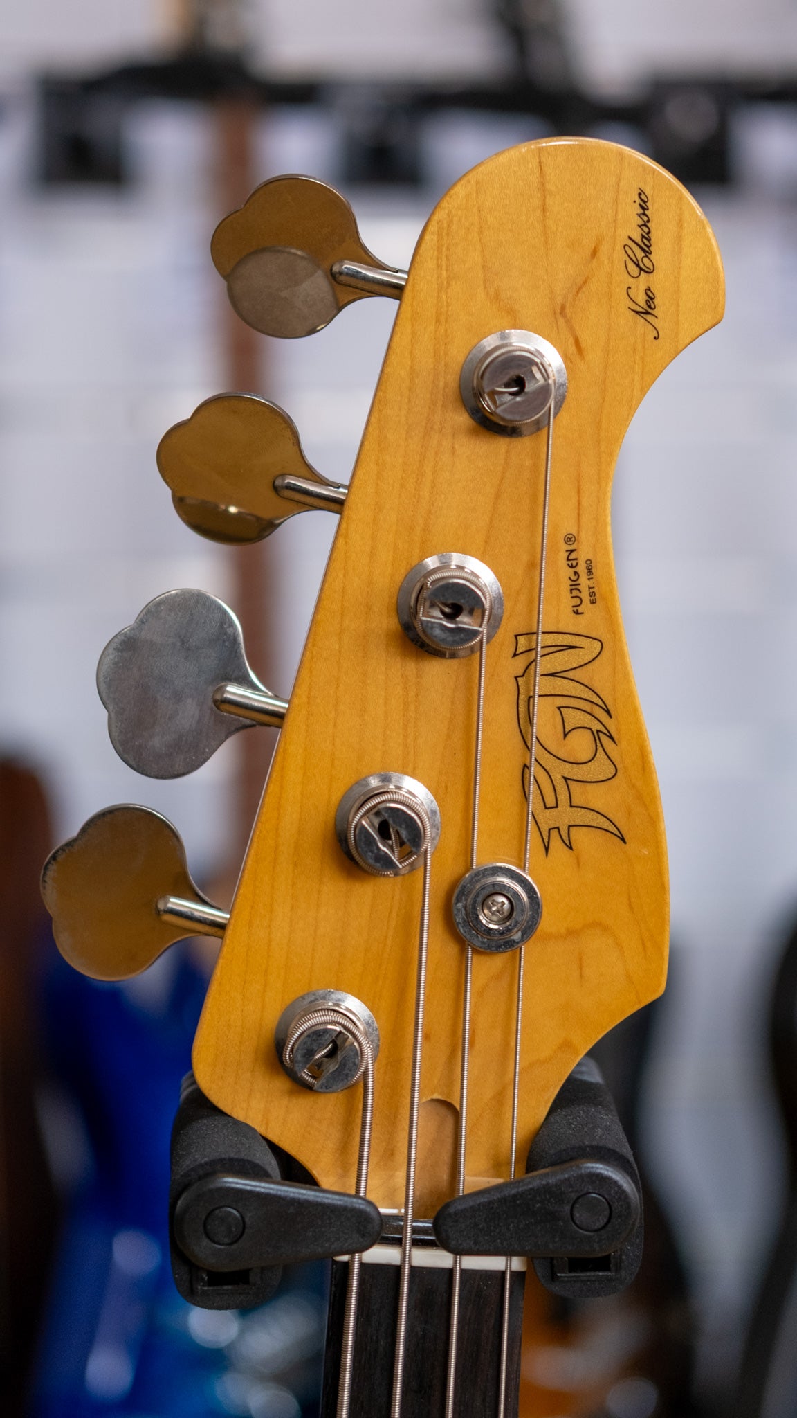 FGN (Fujigen) Neo Classic P Bass Guitar (3-Tone Sunburst) (Pre-Owned,