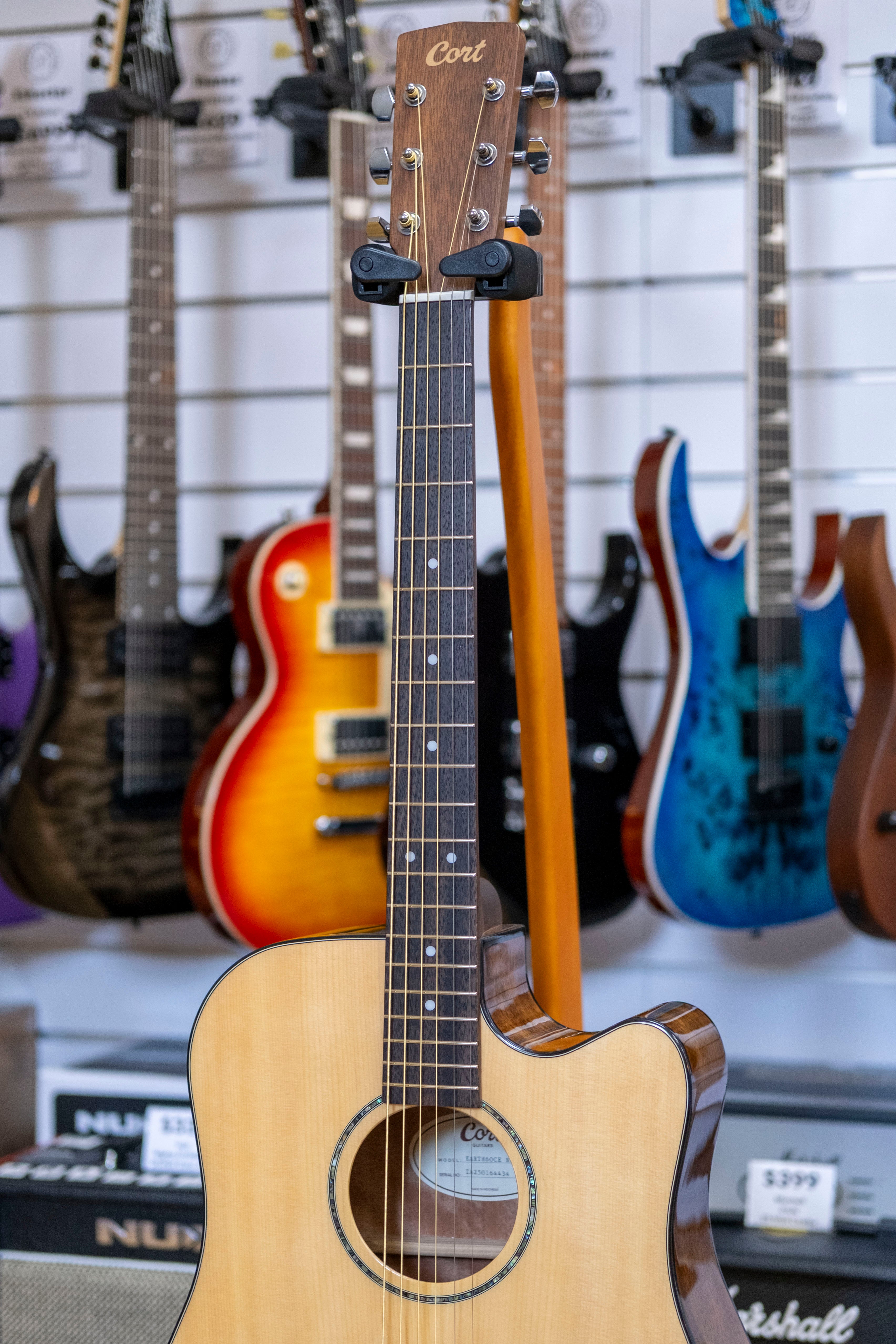 Cort Earth 60 Series Dreadnought Acoustic Electric Guitar (Solid Spruce)