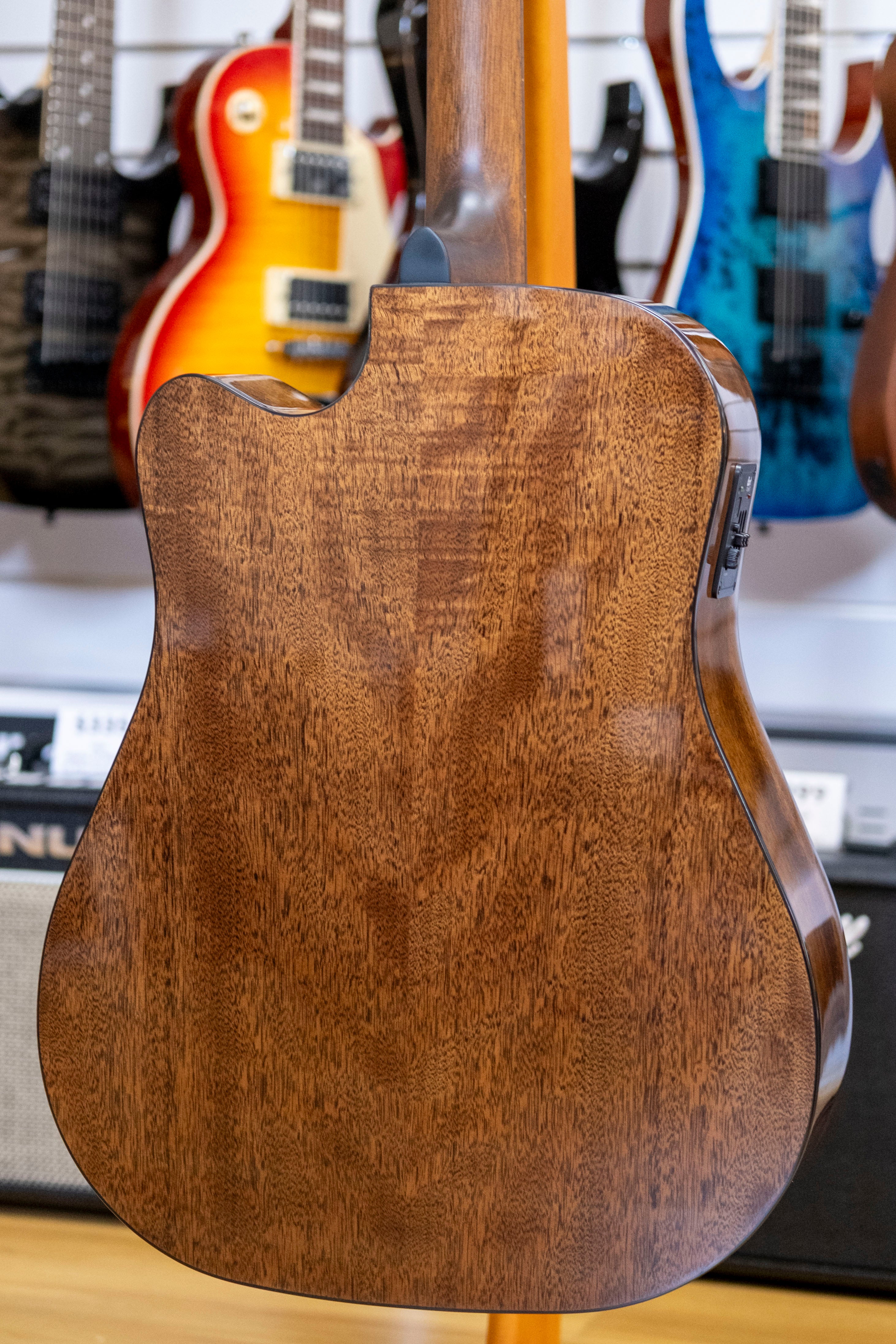 Cort Earth 60 Series Dreadnought Acoustic Electric Guitar (Solid Spruce)