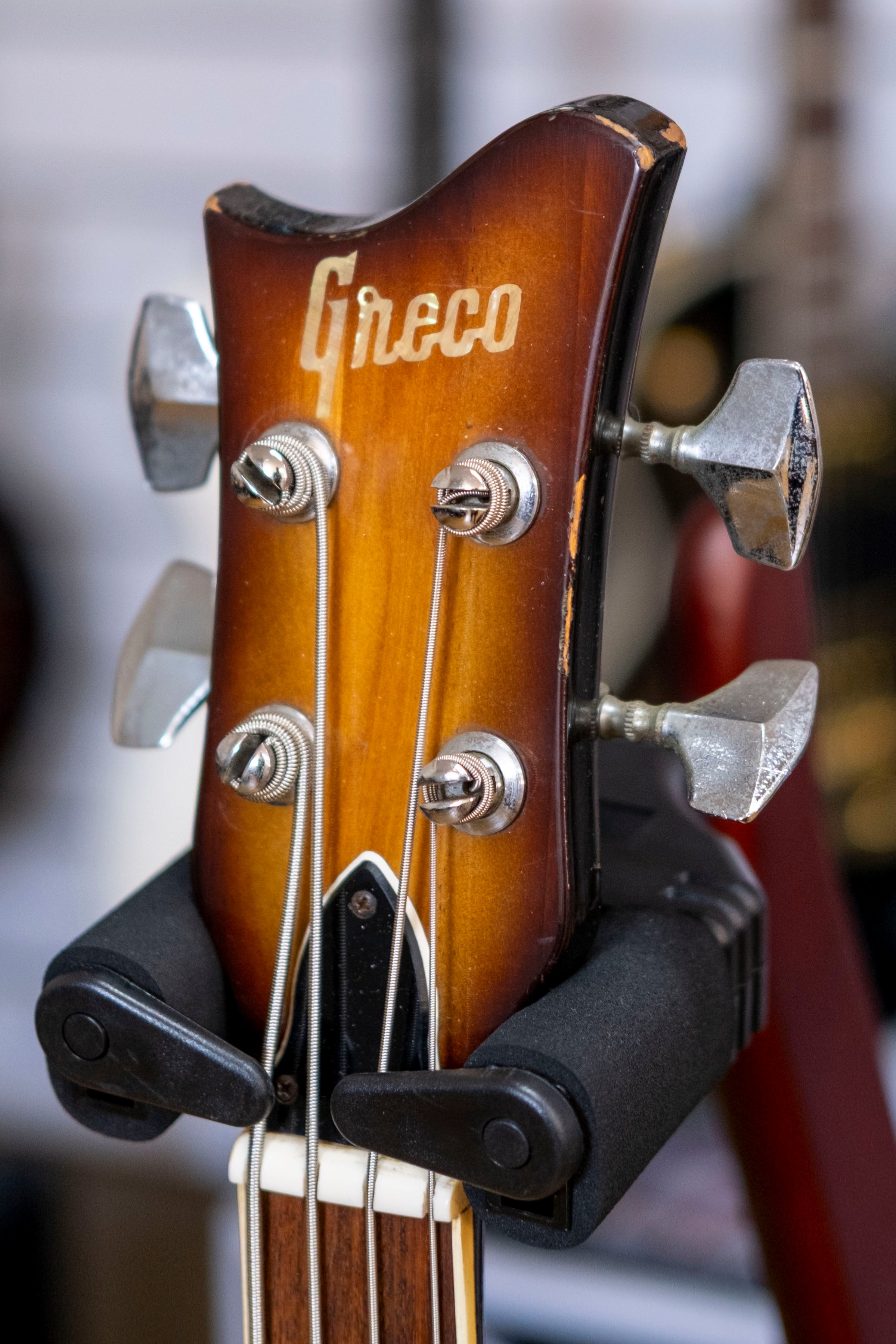Greco VB-450 'Violin' Bass Guitar (3-Tone Sunburst) (Pre-Owned, 1974 M