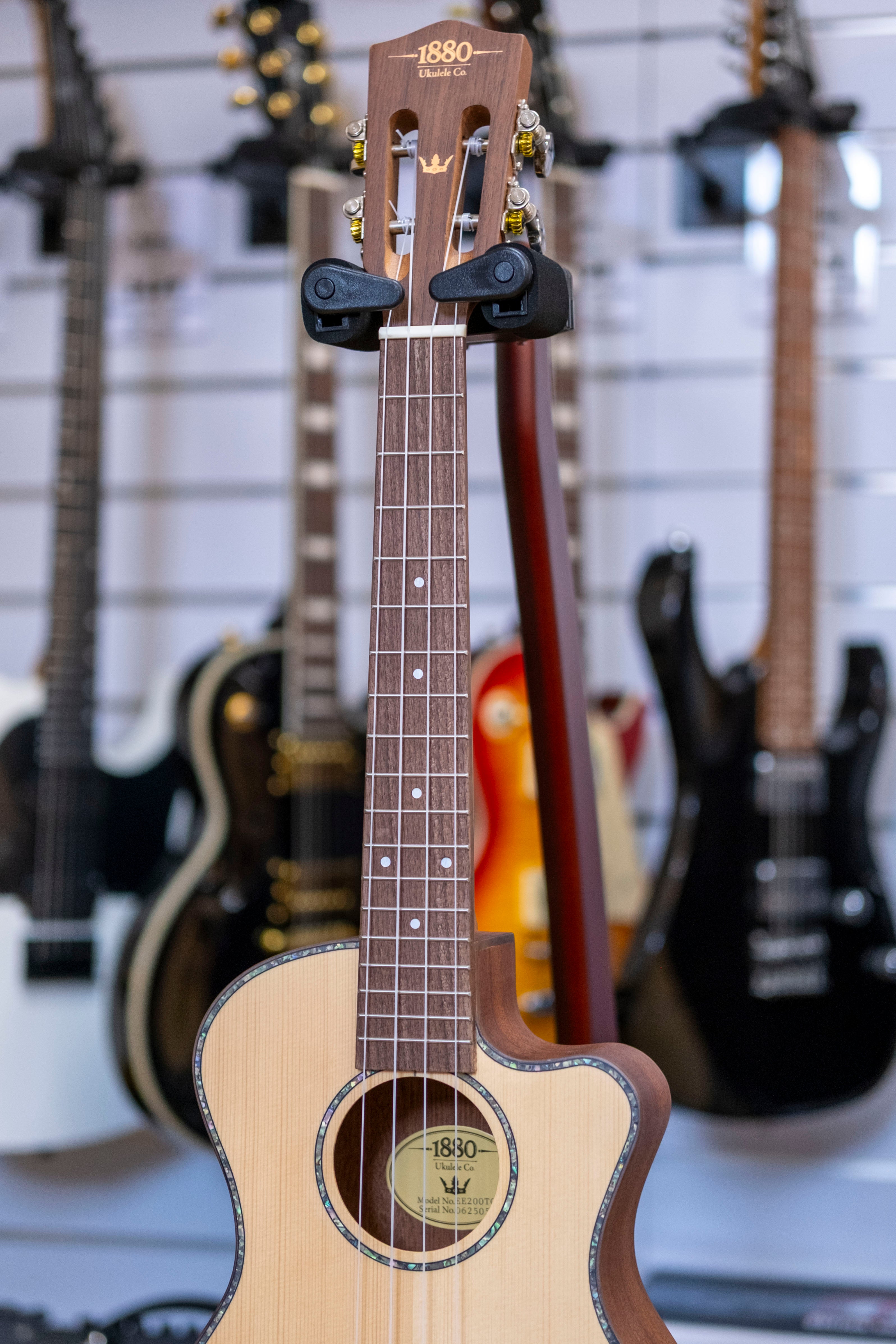 1880 200 Series Electric Tenor Ukulele (Solid Spruce)