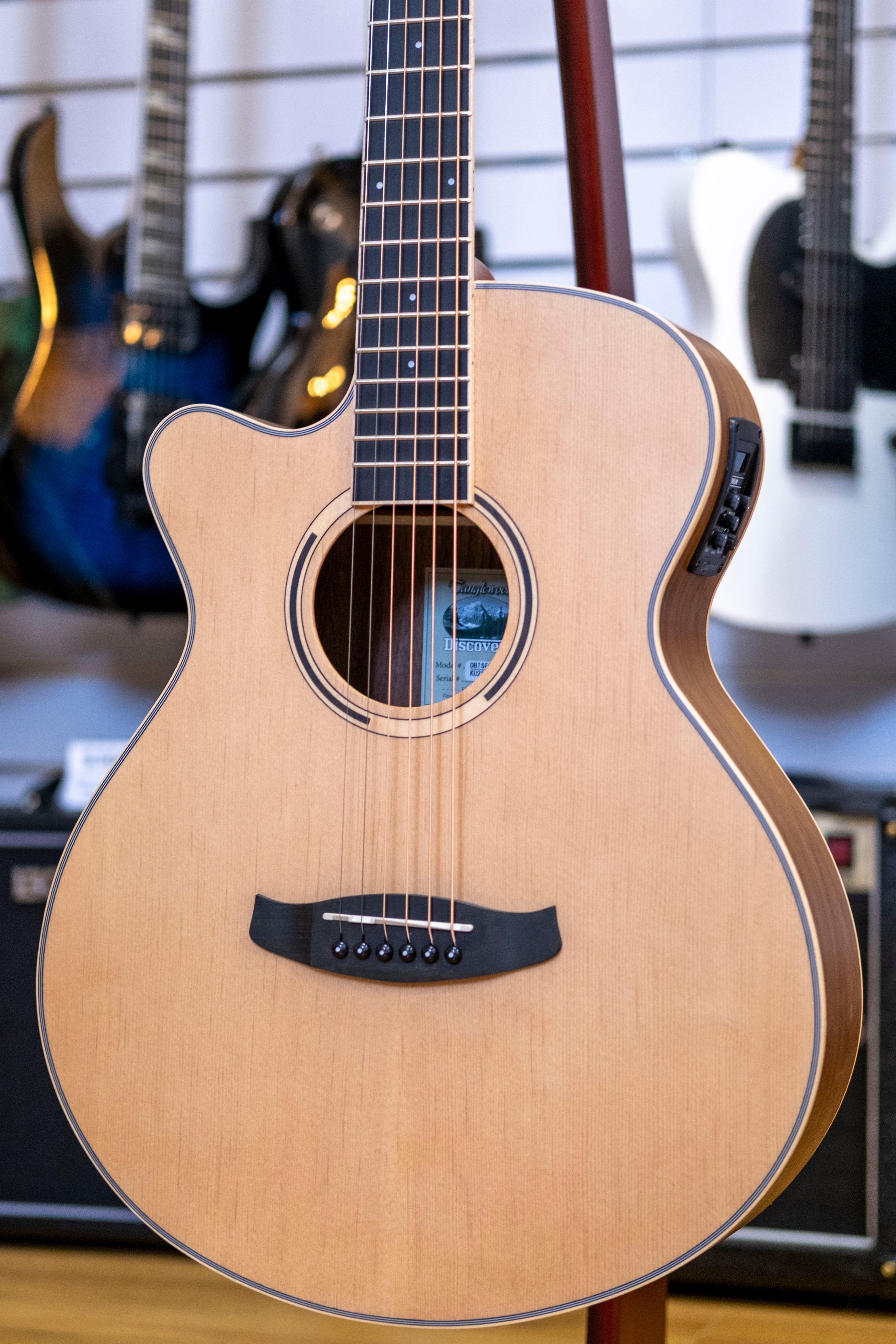 Tanglewood Discovery Exotic Superfolk Left Handed Acoustic Electric Guitar (Spruce/Black Walnut)