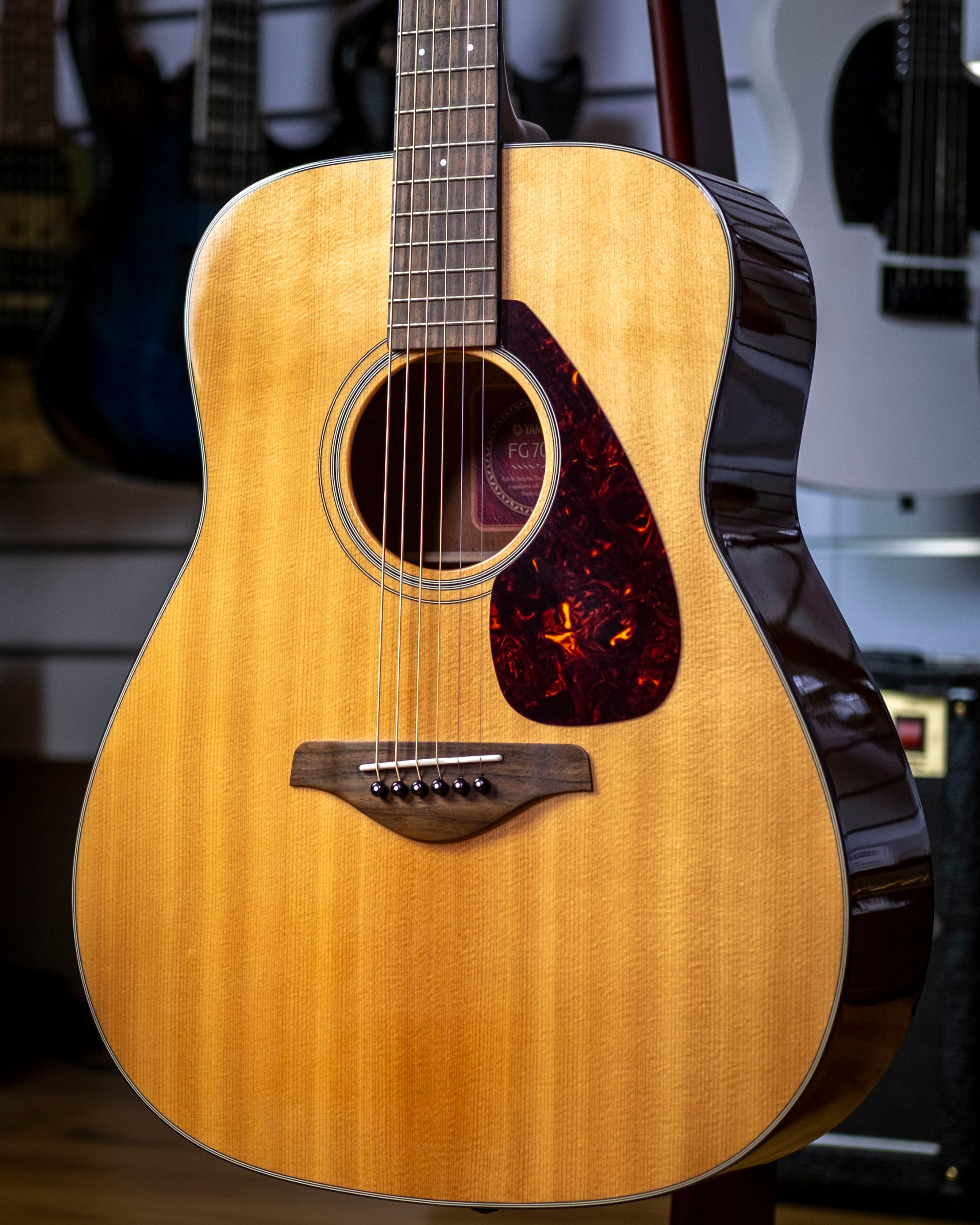 Yamaha FG-700S Folk Acoustic Guitar with Hardcase (Solid Spruce Top) (Pre-Owned)