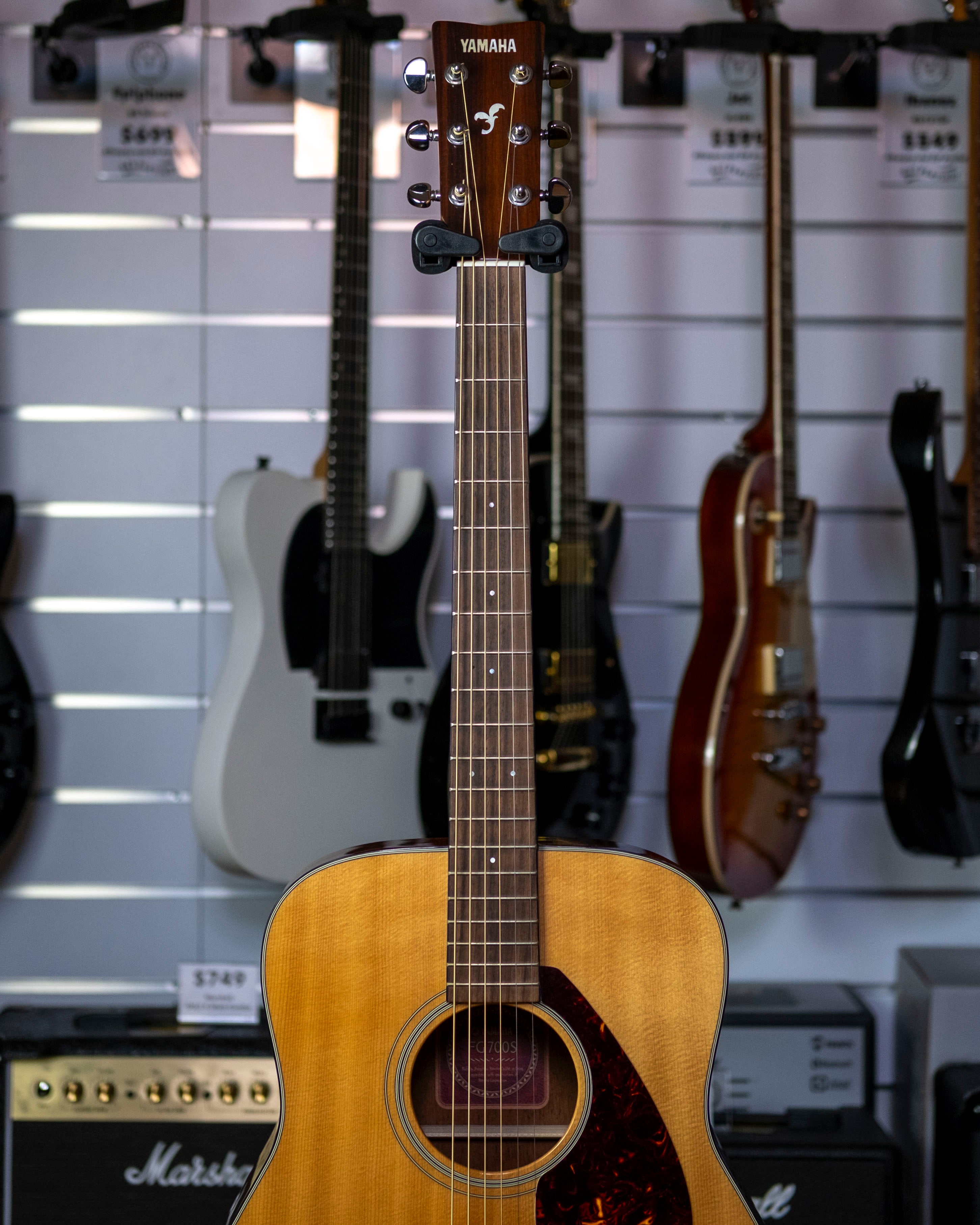 Yamaha FG-700S Folk Acoustic Guitar with Hardcase (Solid Spruce Top) (Pre-Owned)