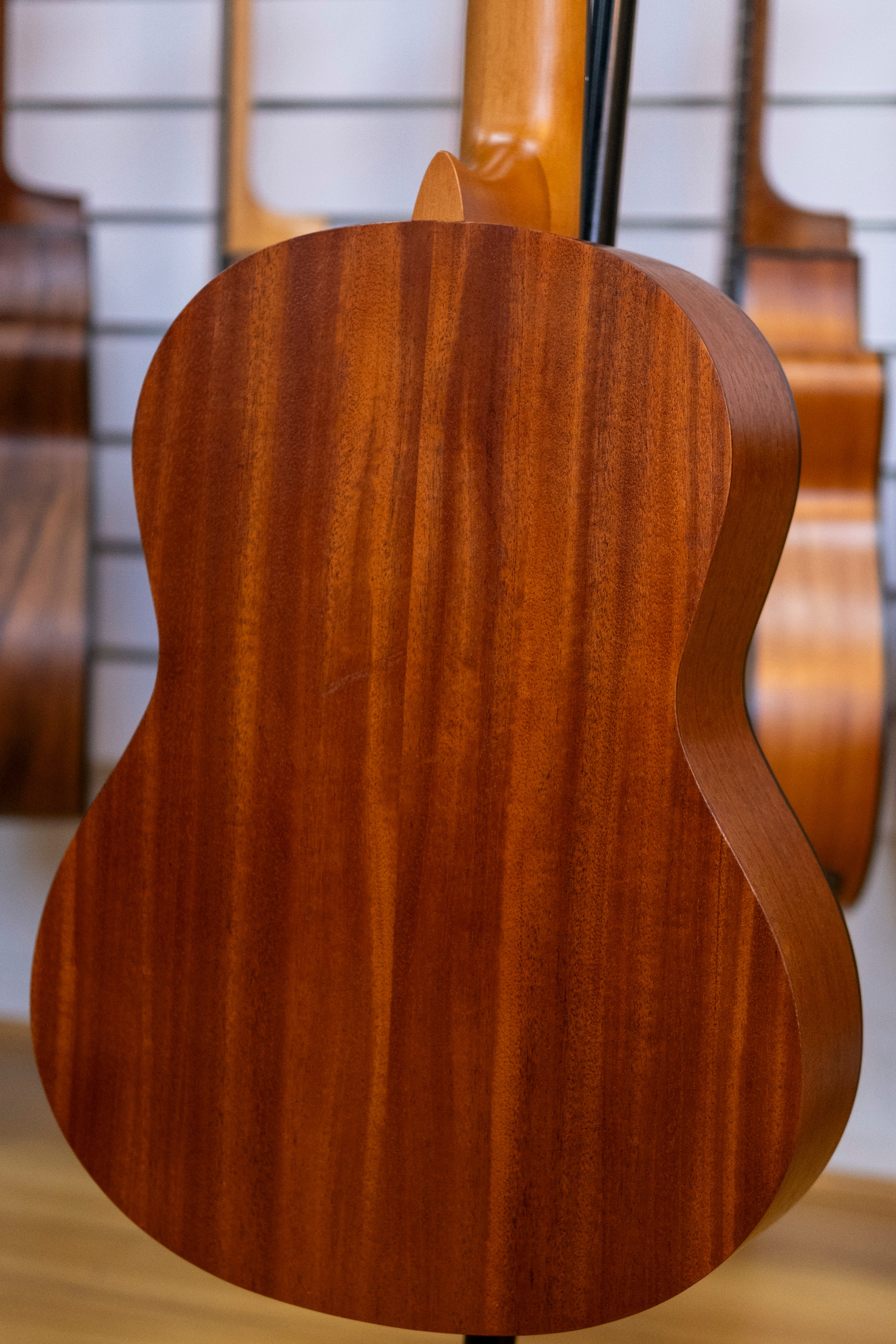Valencia 200 Series 4/4 Size Nylon String Classical Guitar (Antique Natural)