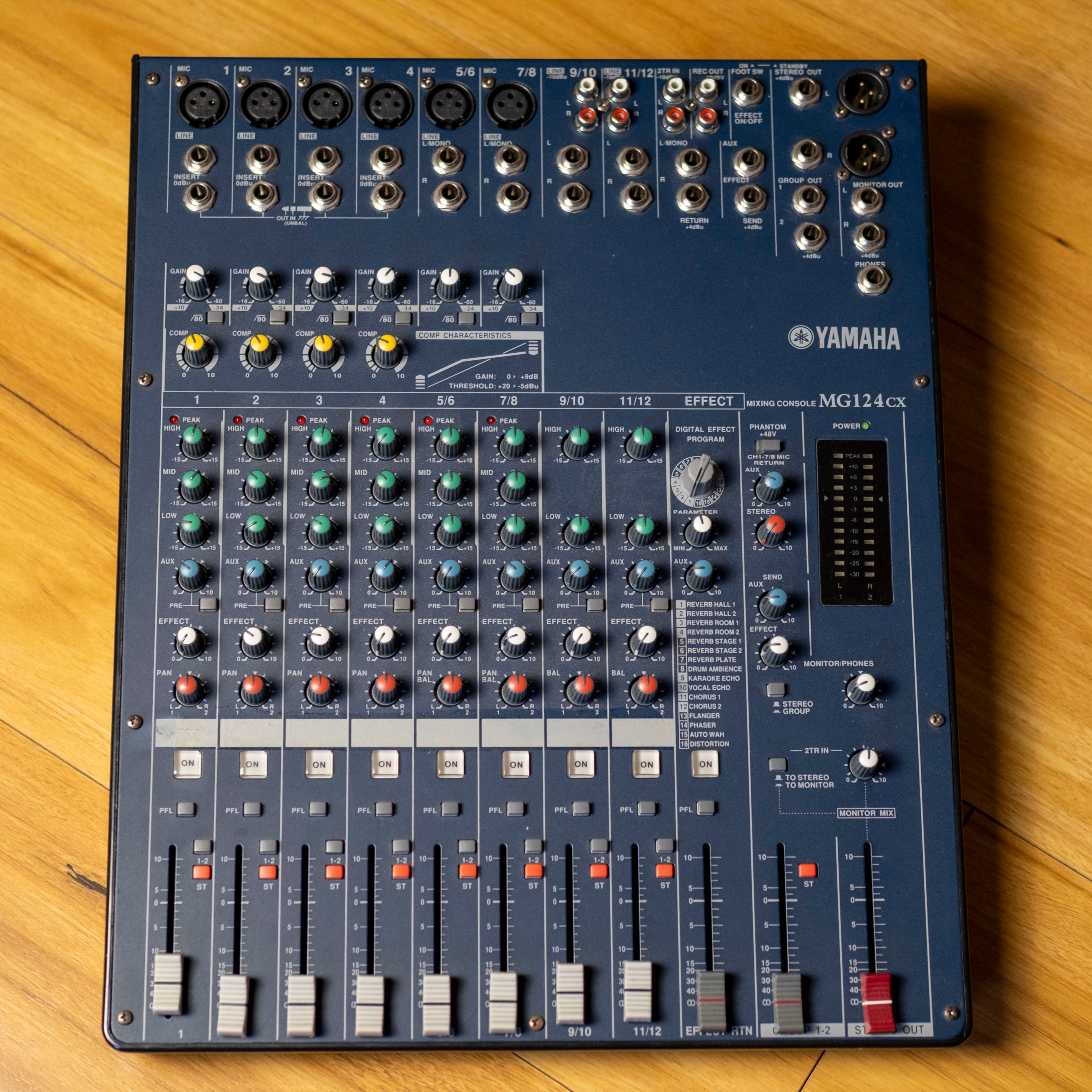 Yamaha MG124CX 12-Input Mixer with Effects (Pre-Owned)