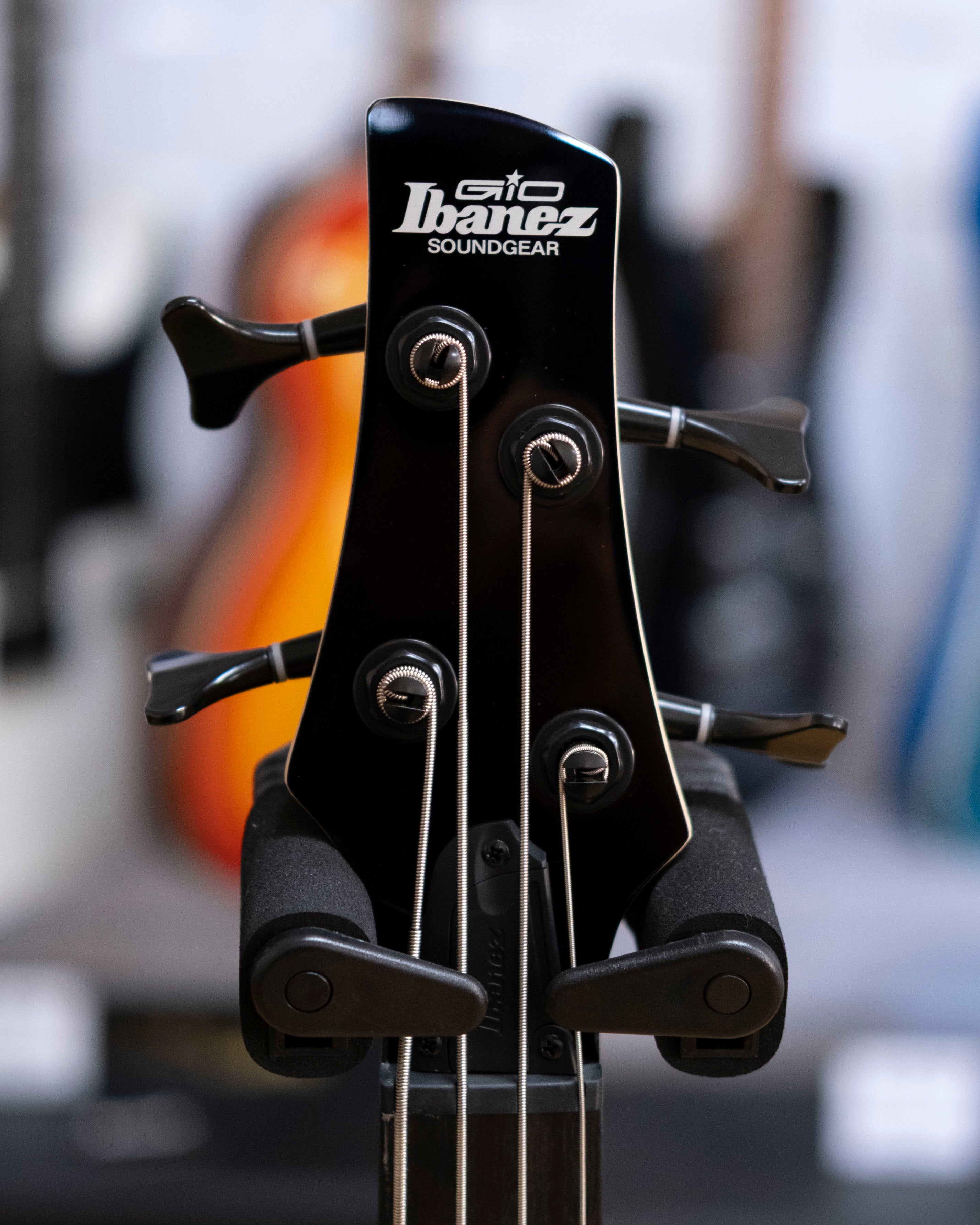 Ibanez Gio SR200B Bass Guitar (Walnut Flat)