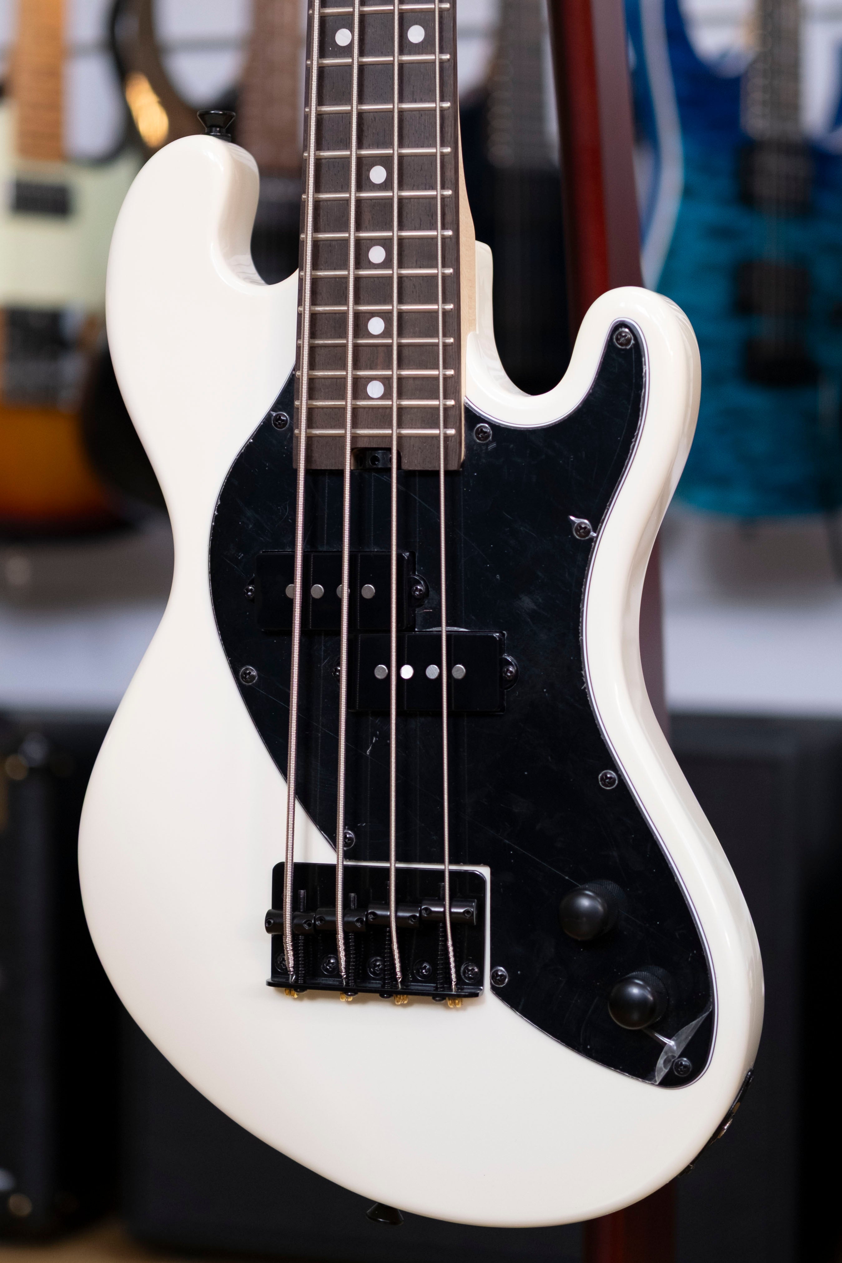 Kala Solid Body U-Bass Bass Guitar (Cream)