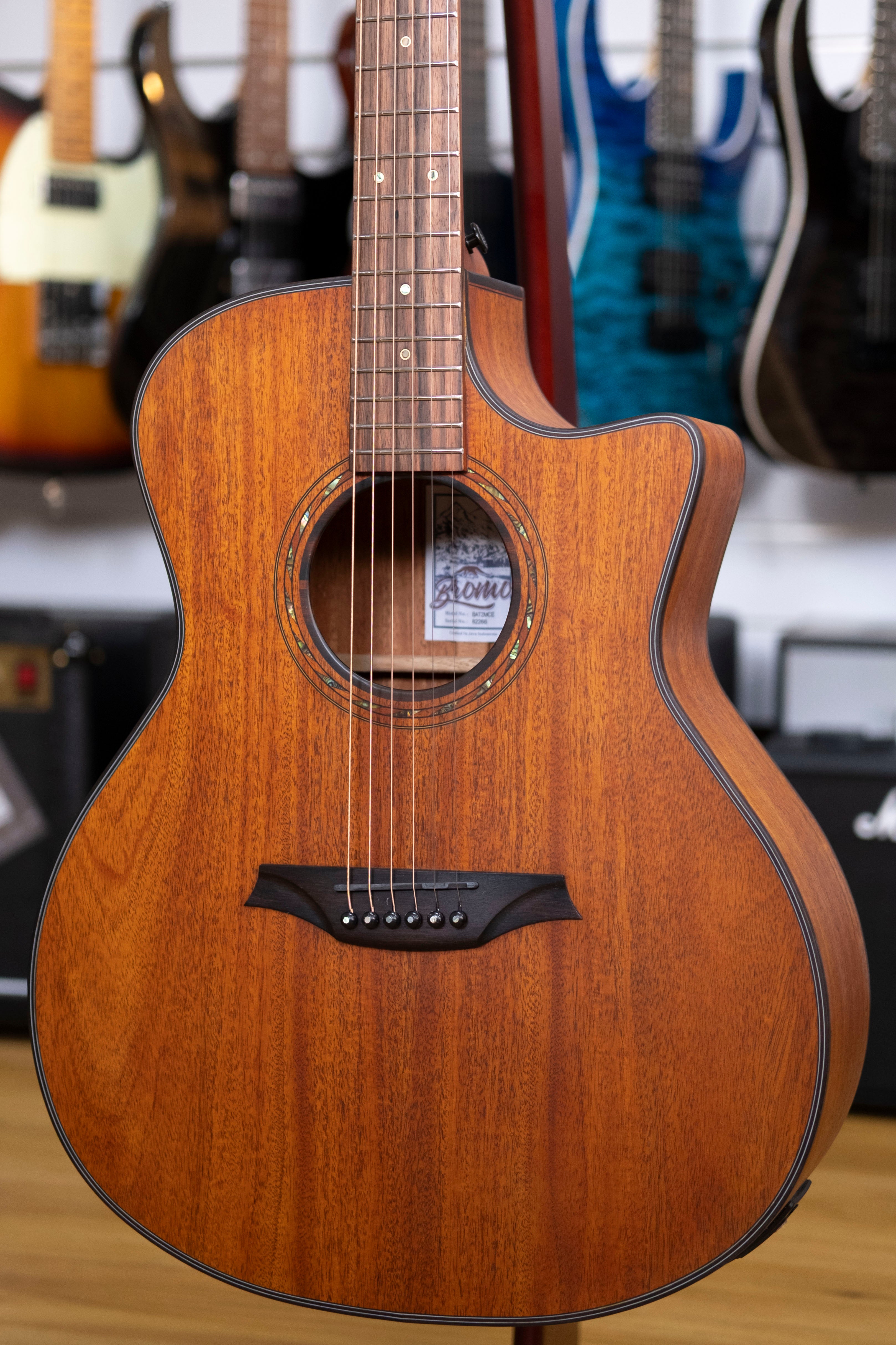 Bromo Tahoma Series Grand Auditorium Acoustic Electric Guitar (Solid Mahogany Top)