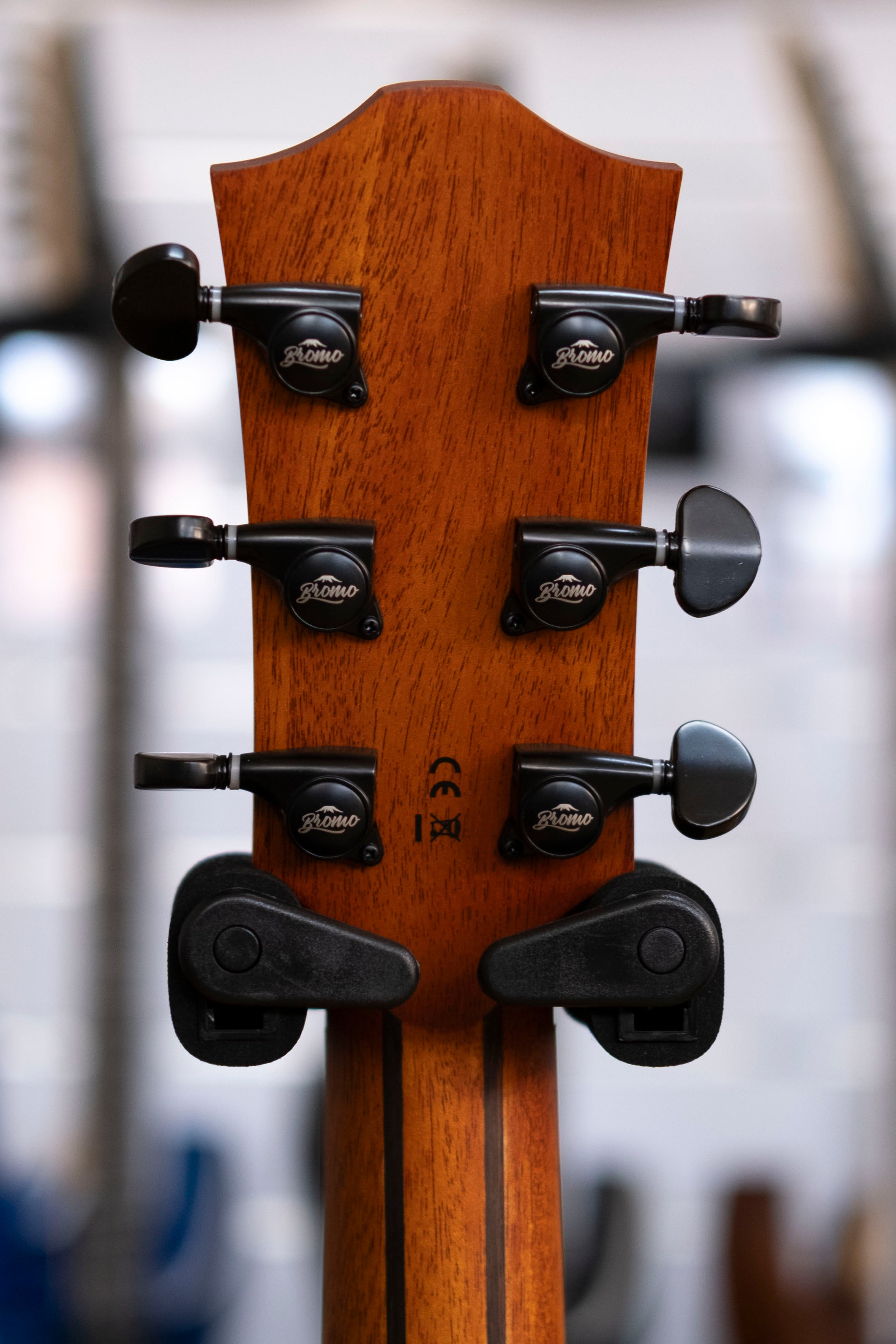 Bromo Tahoma Series Grand Auditorium Acoustic Electric Guitar (Solid Mahogany Top)