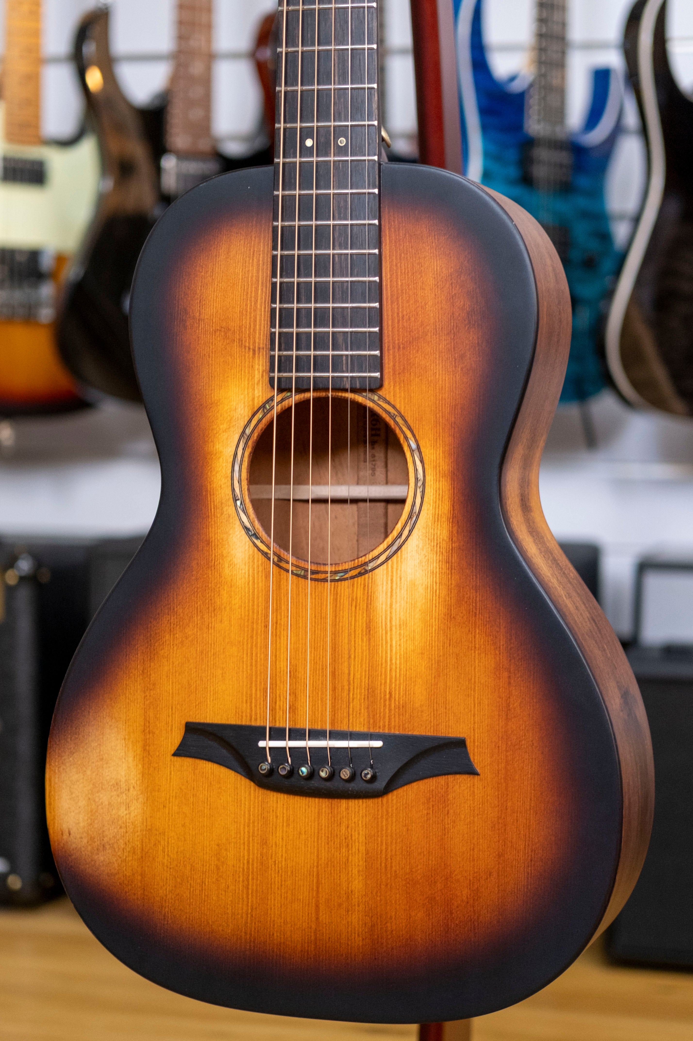 Bromo Rocky Mountain Parlour Acoustic Guitar (Historic Sunburst) (Solid Spruce/Solid Mahogany)