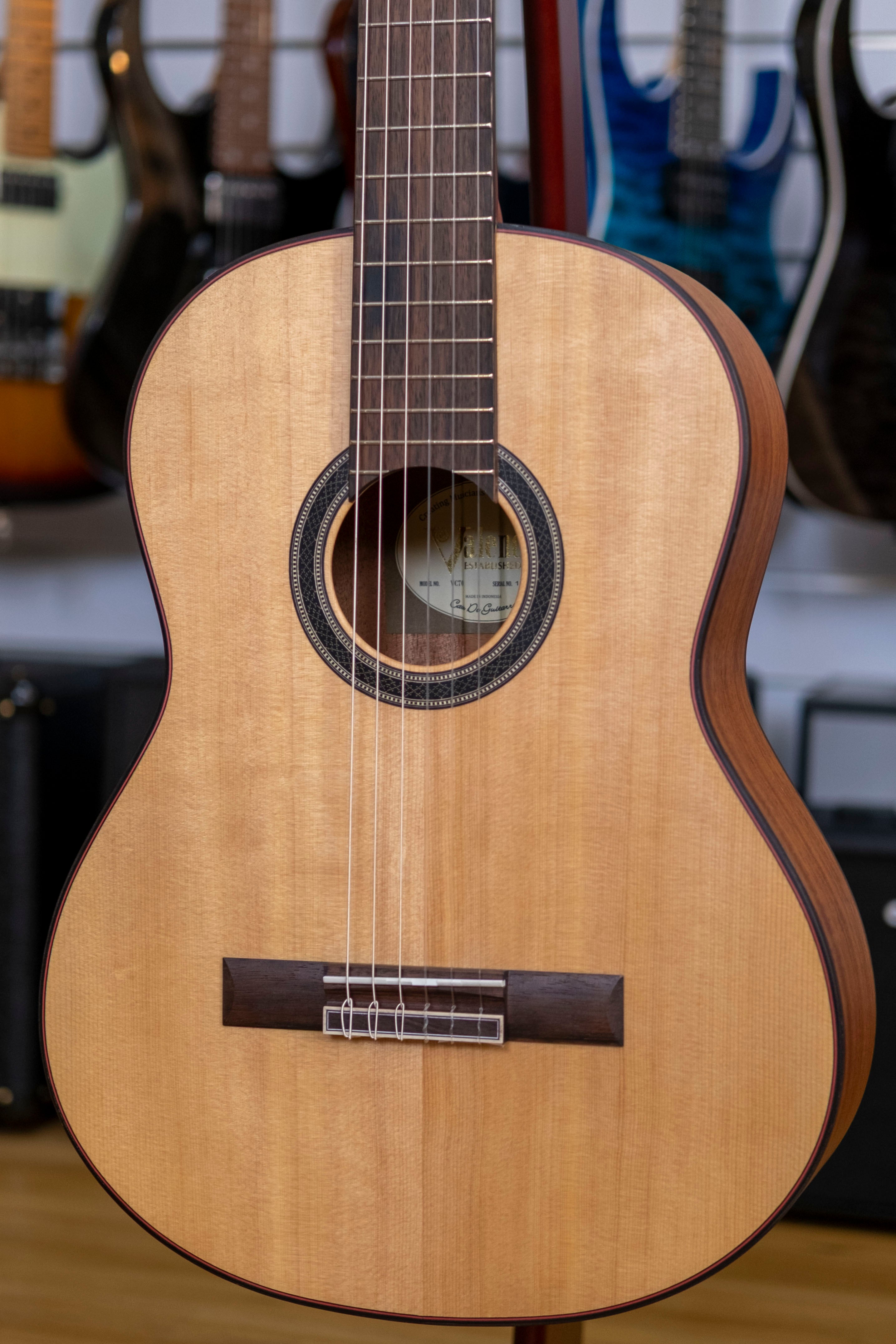 Valencia 700 Series 4/4 Size Nylon String Classical Guitar (Solid Spruce/Mahogany)