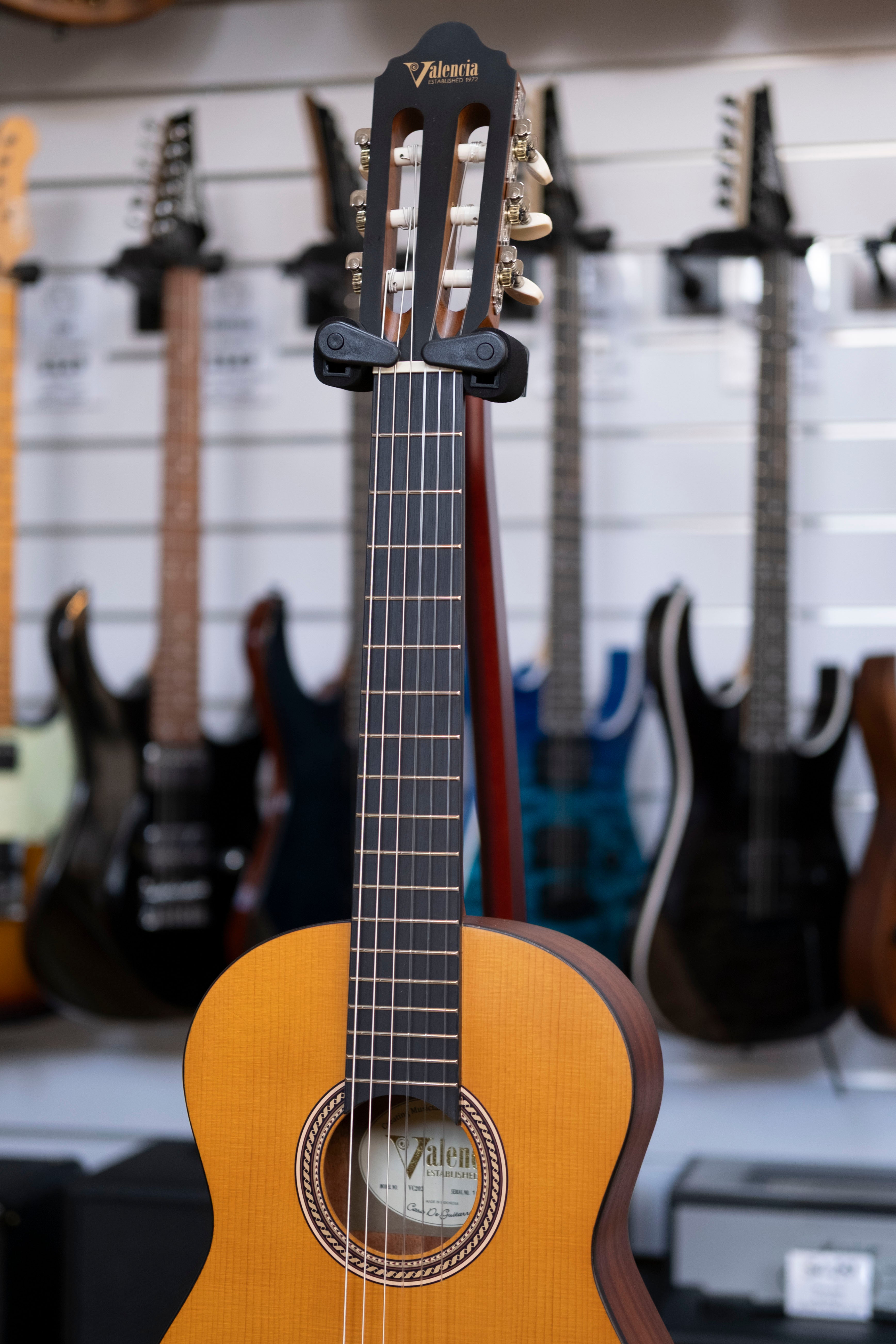 Valencia 200 Series 1/2 Size Nylon String Classical Guitar (Antique Natural)