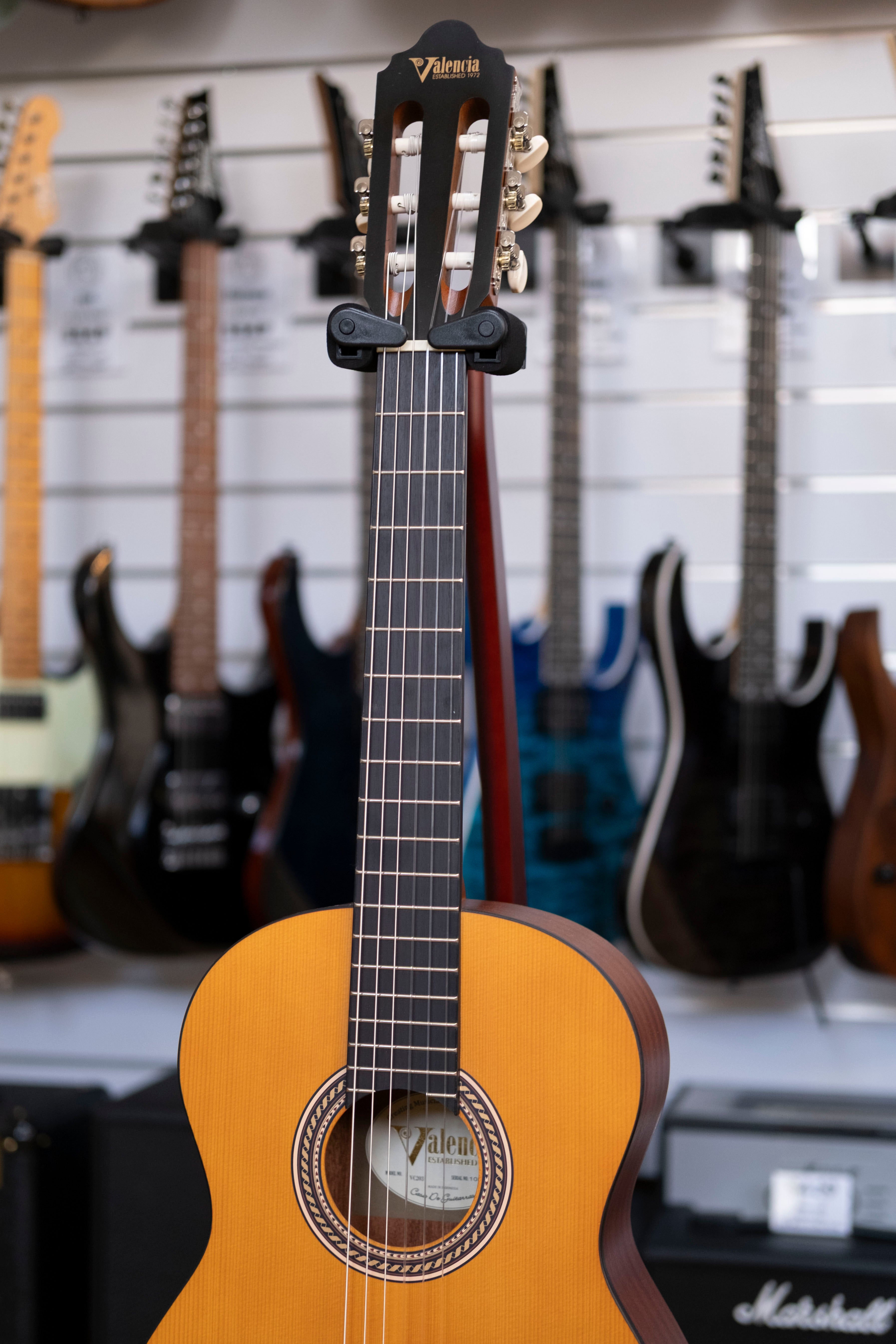 Valencia 200 Series 3/4 Size Nylon String Classical Guitar (Antique Natural)