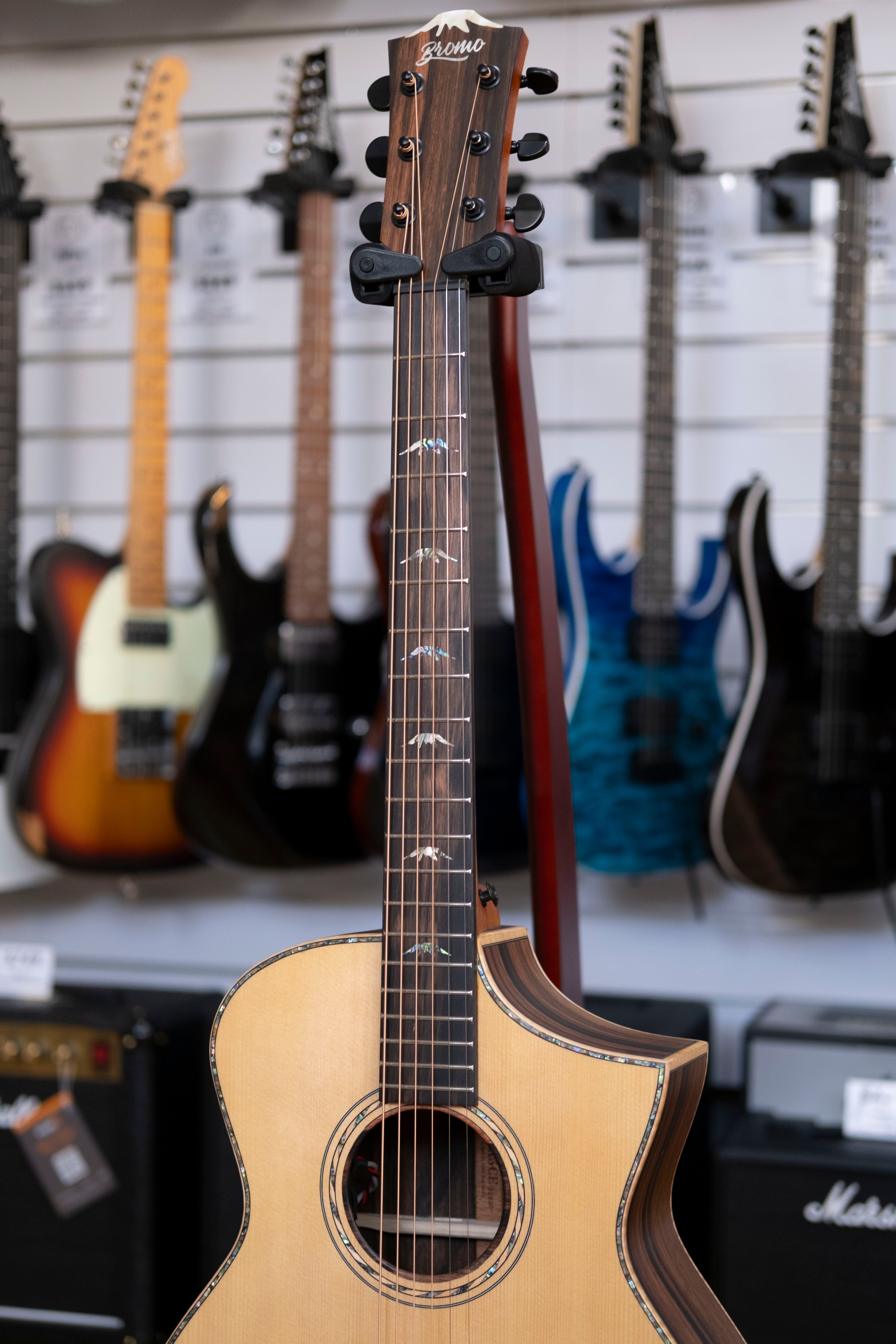 Bromo Rocky Series All Solid Acoustic Electric Guitar with Bag (Spruce/ Amara Ebony)