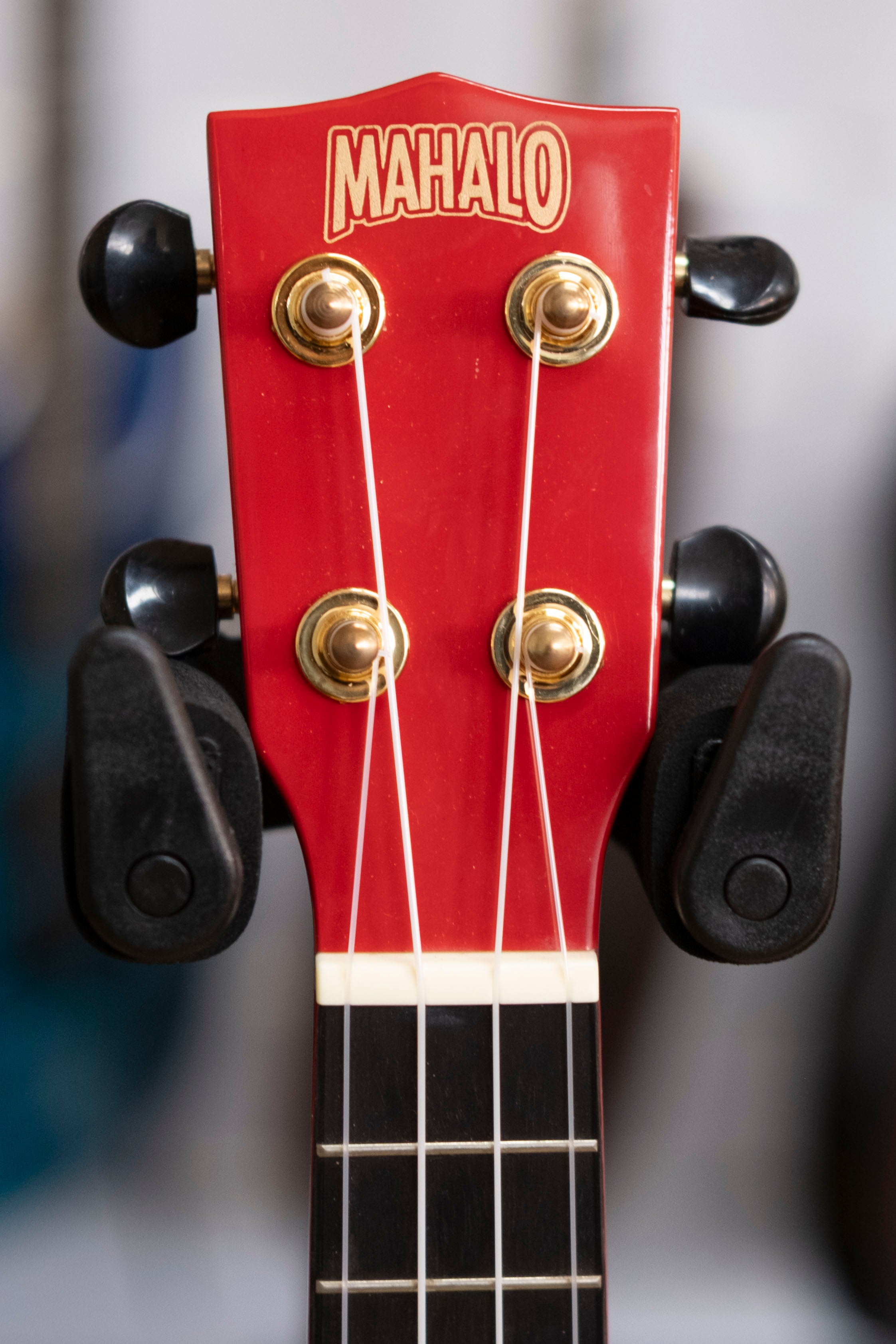 Mahalo Rainbow Series Soprano Ukulele with Bag (Red)