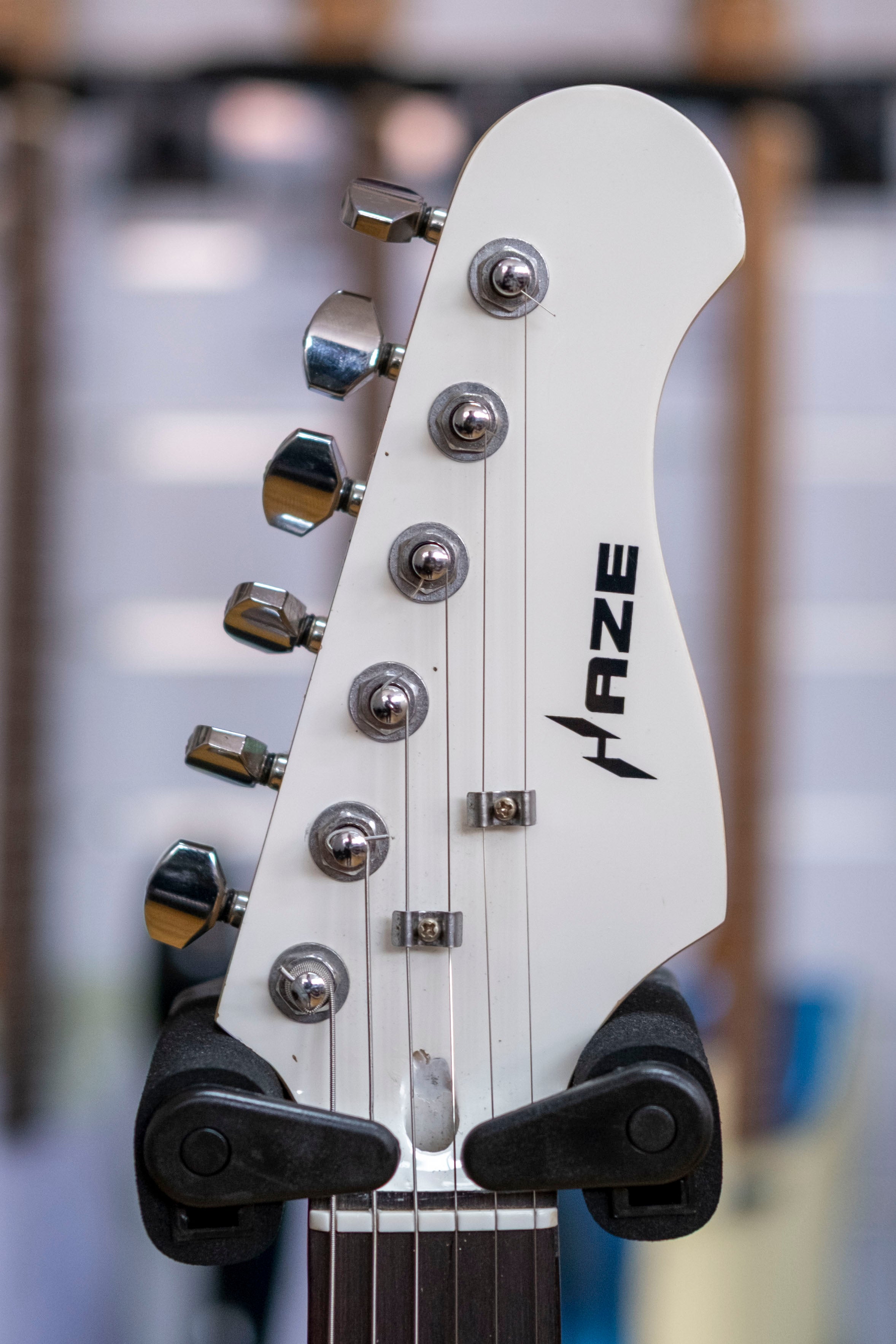 Haze E-211 Electric Guitar (Arctic White) (Pre-Owned)