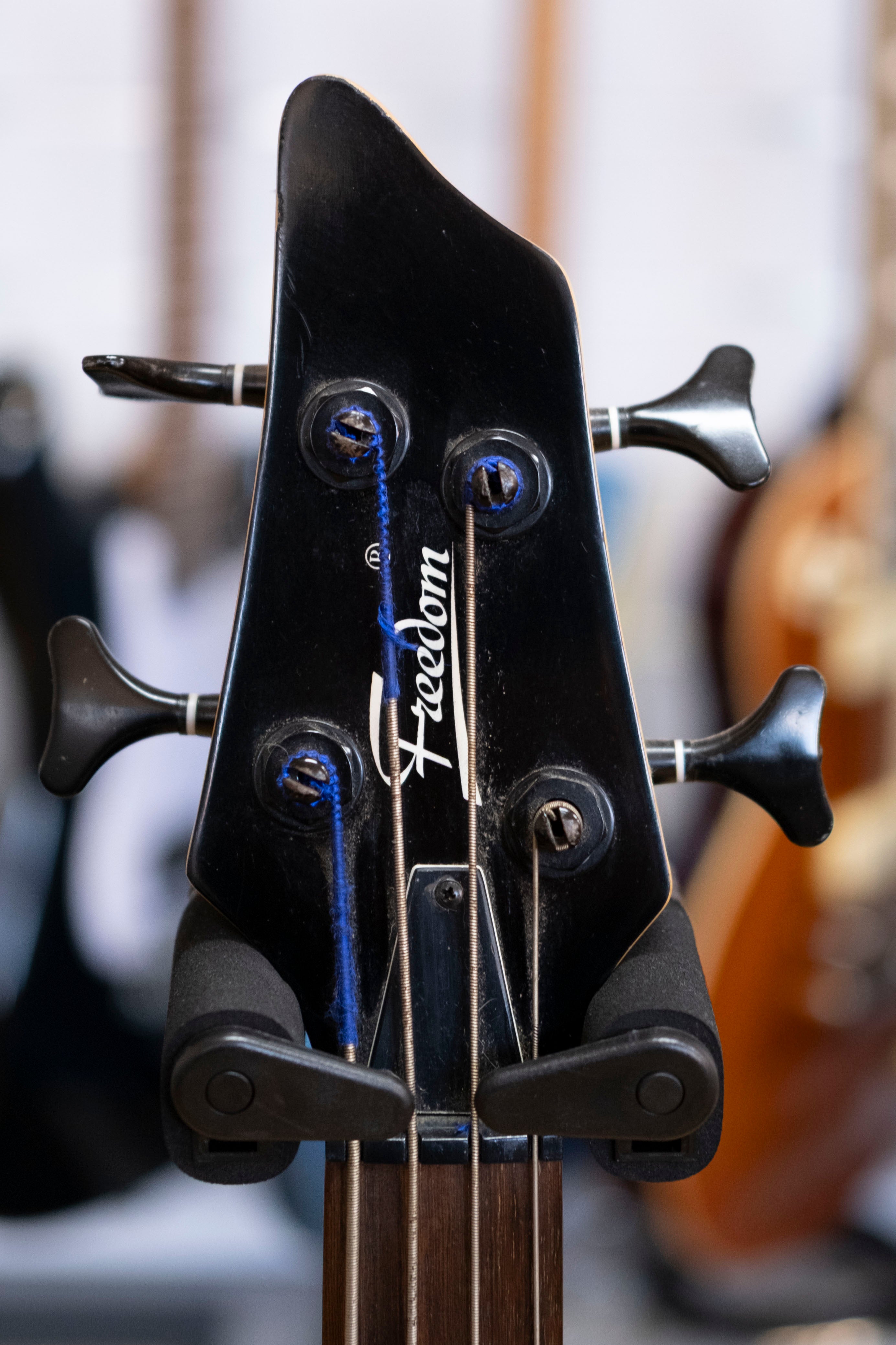 Freedom Bass Guitar (Black) (Pre-Owned)