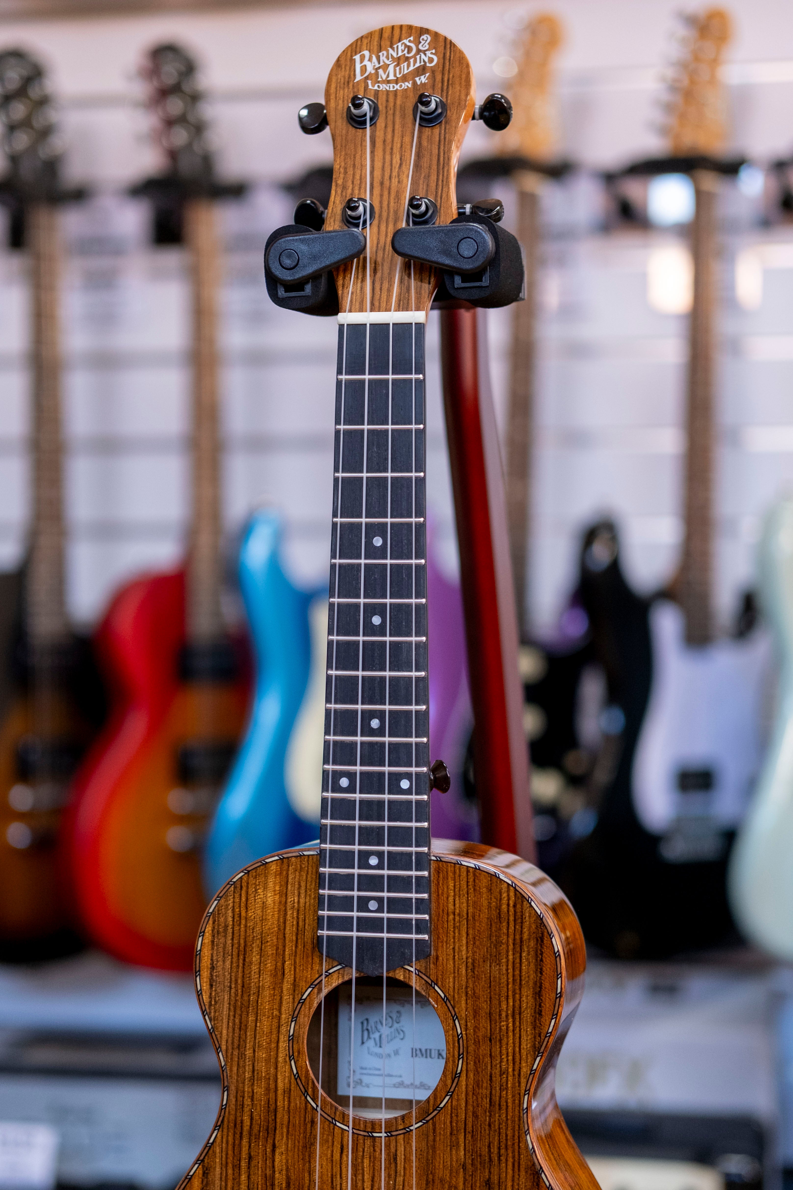 Barnes & Mullins Concert Ukulele (Walnut)