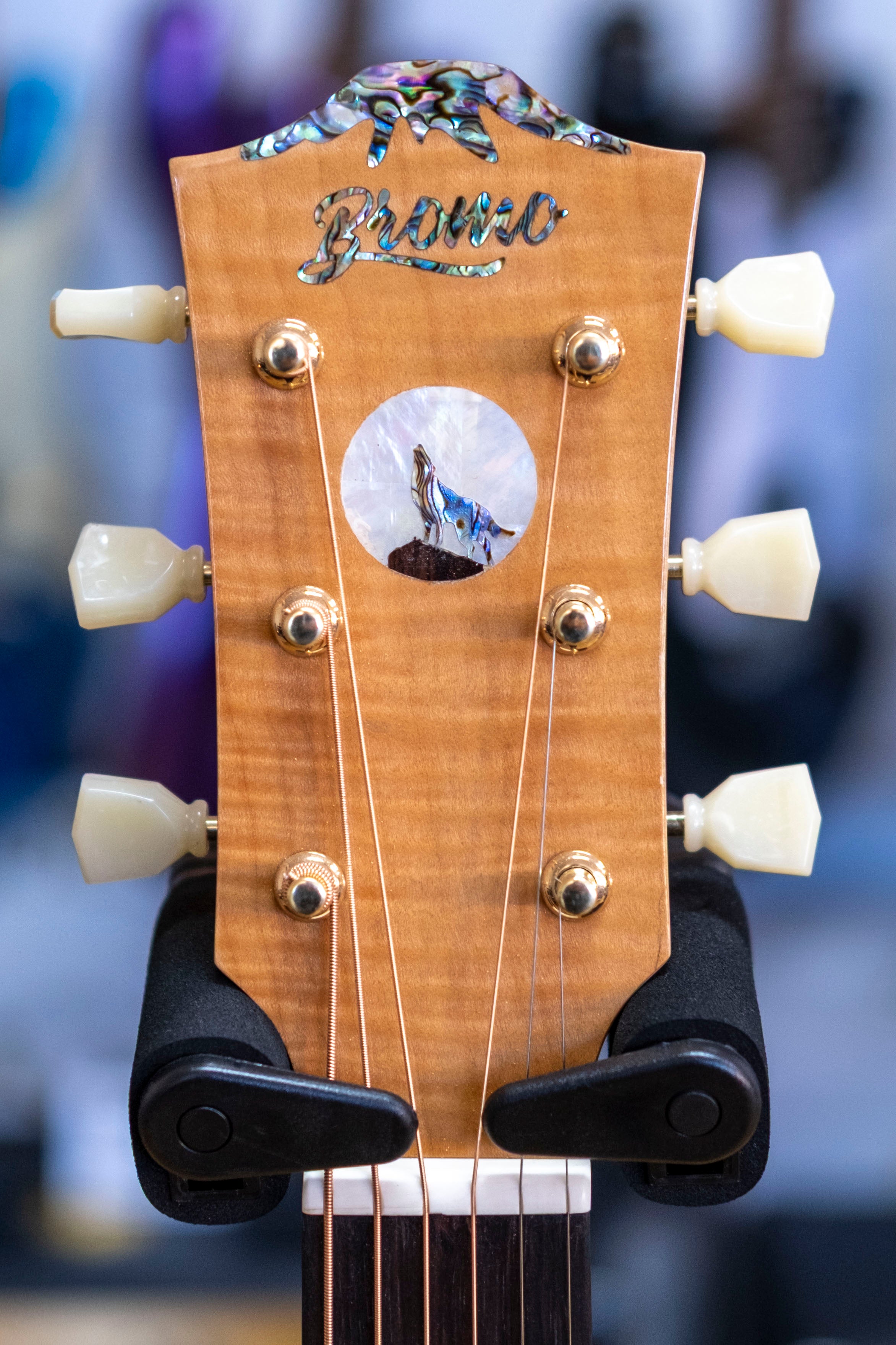 Bromo Denali Jumbo Acoustic Electric Guitar with Gig Bag (Solid Spruce/Flame Maple)