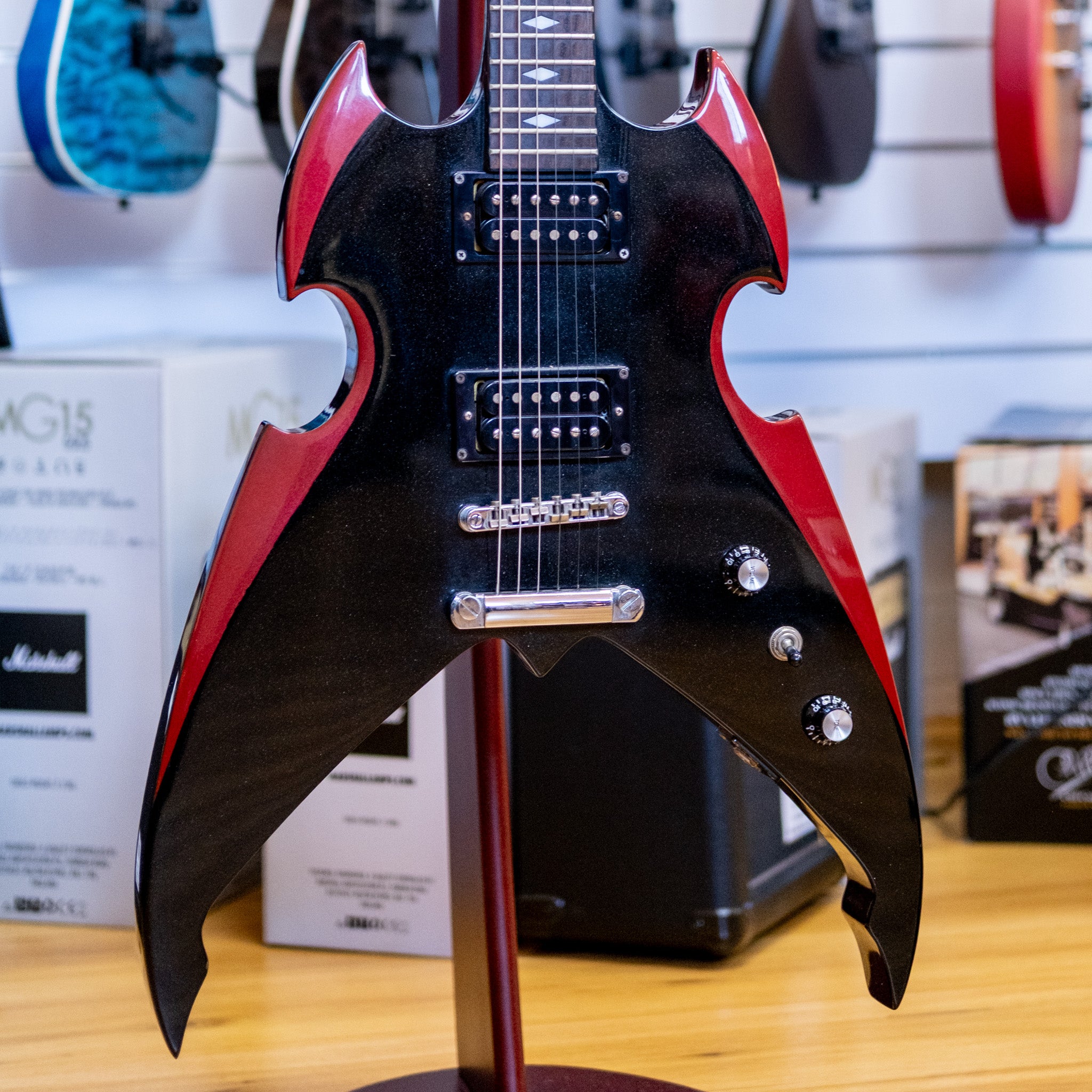 Silvertone Paul Stanley Apocalypse Pro Electric Guitar with Hardcase (Black) (Pre-Owned)
