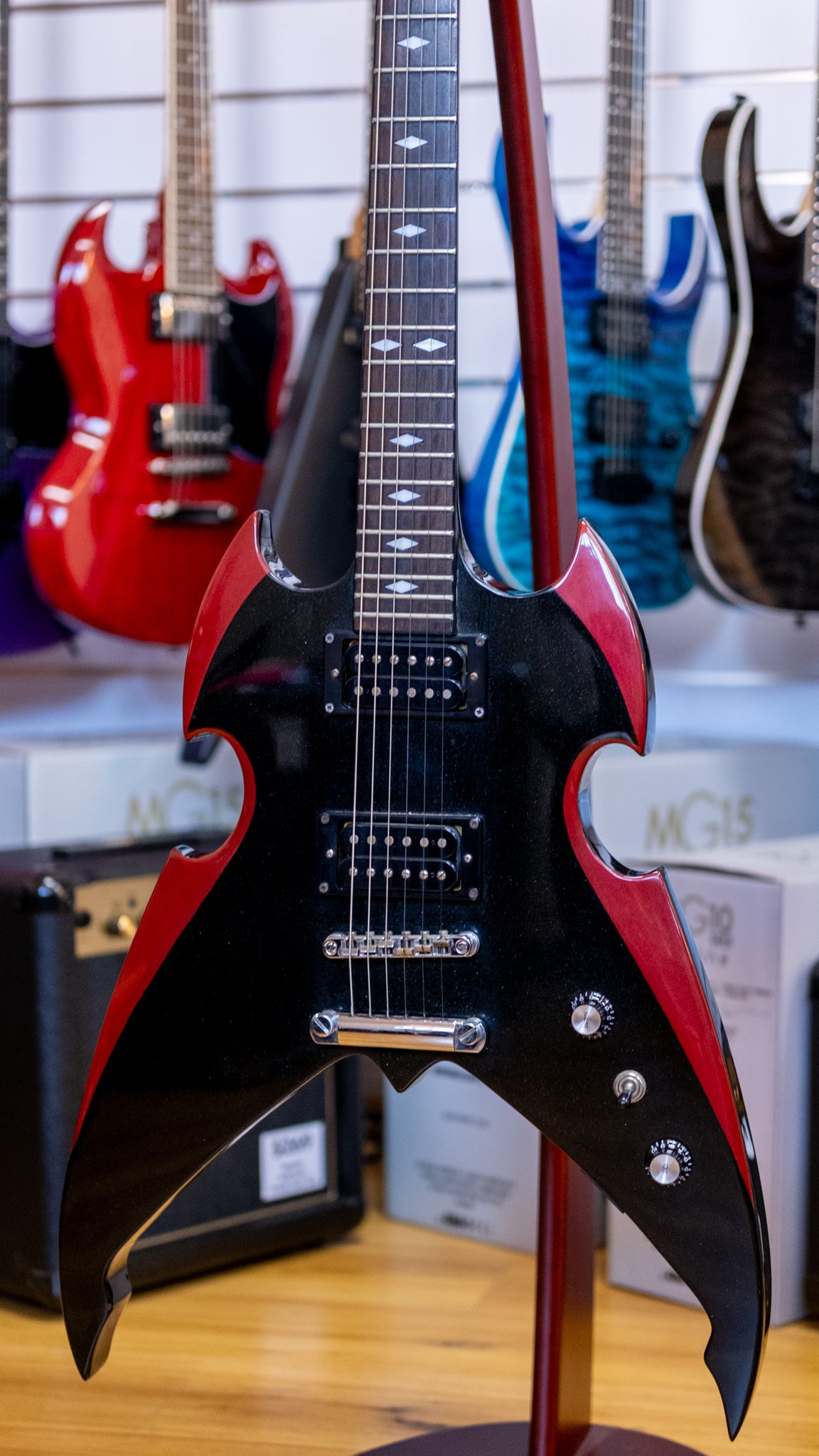 Silvertone Paul Stanley Apocalypse Pro Electric Guitar with Hardcase (Black) (Pre-Owned)