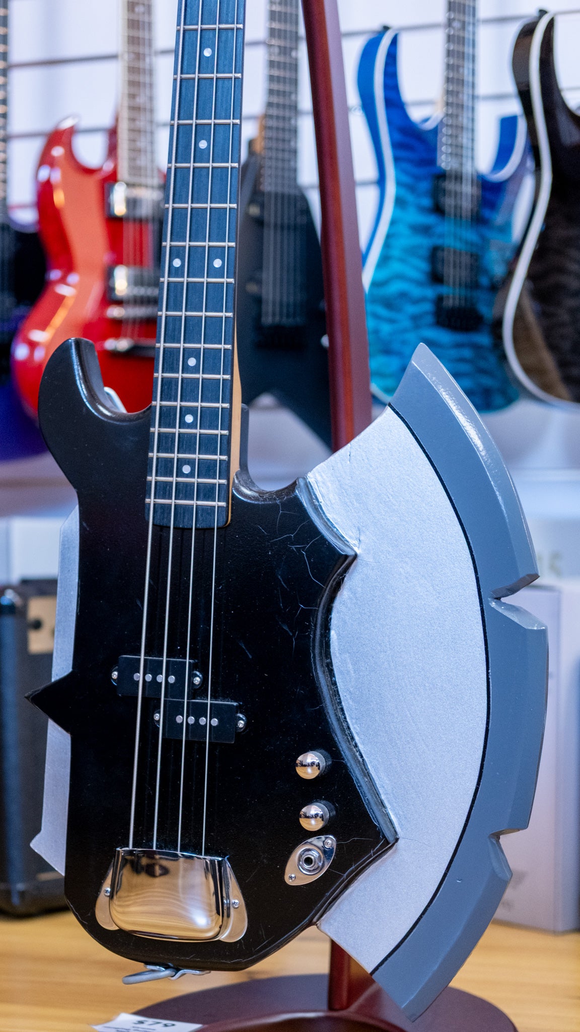 Artist 'Custom Axe' Bass Guitar (Pre-Woned)