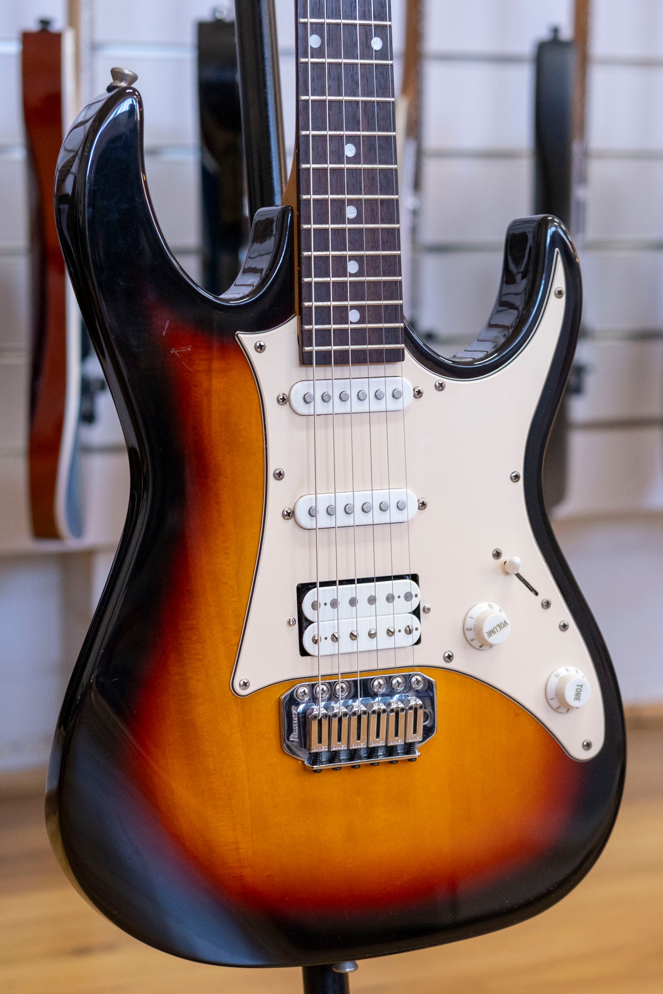 2009 Ibanez Gio Series Electric Guitar (Sunburst)
