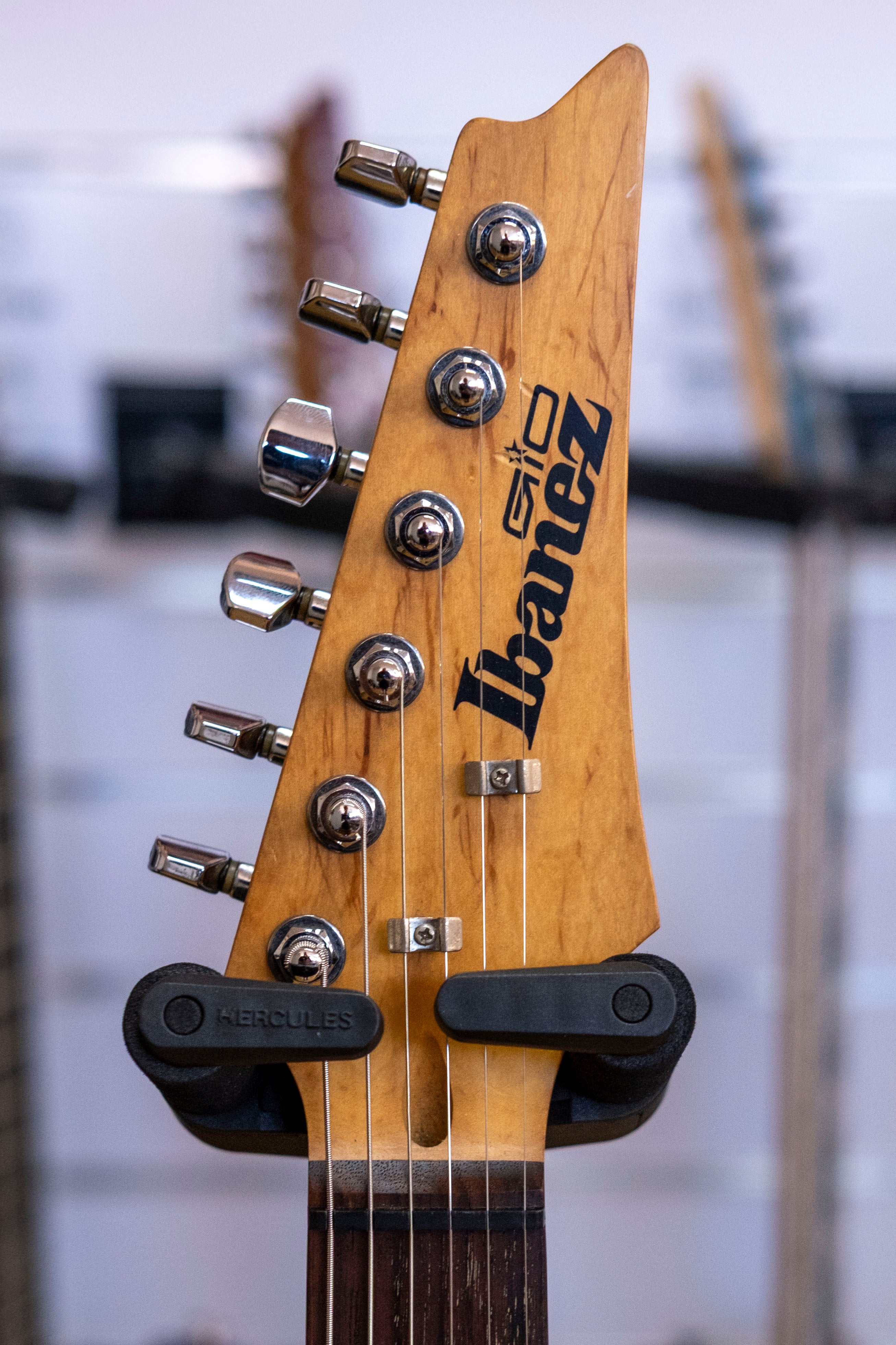 2009 Ibanez Gio Series Electric Guitar (Sunburst)