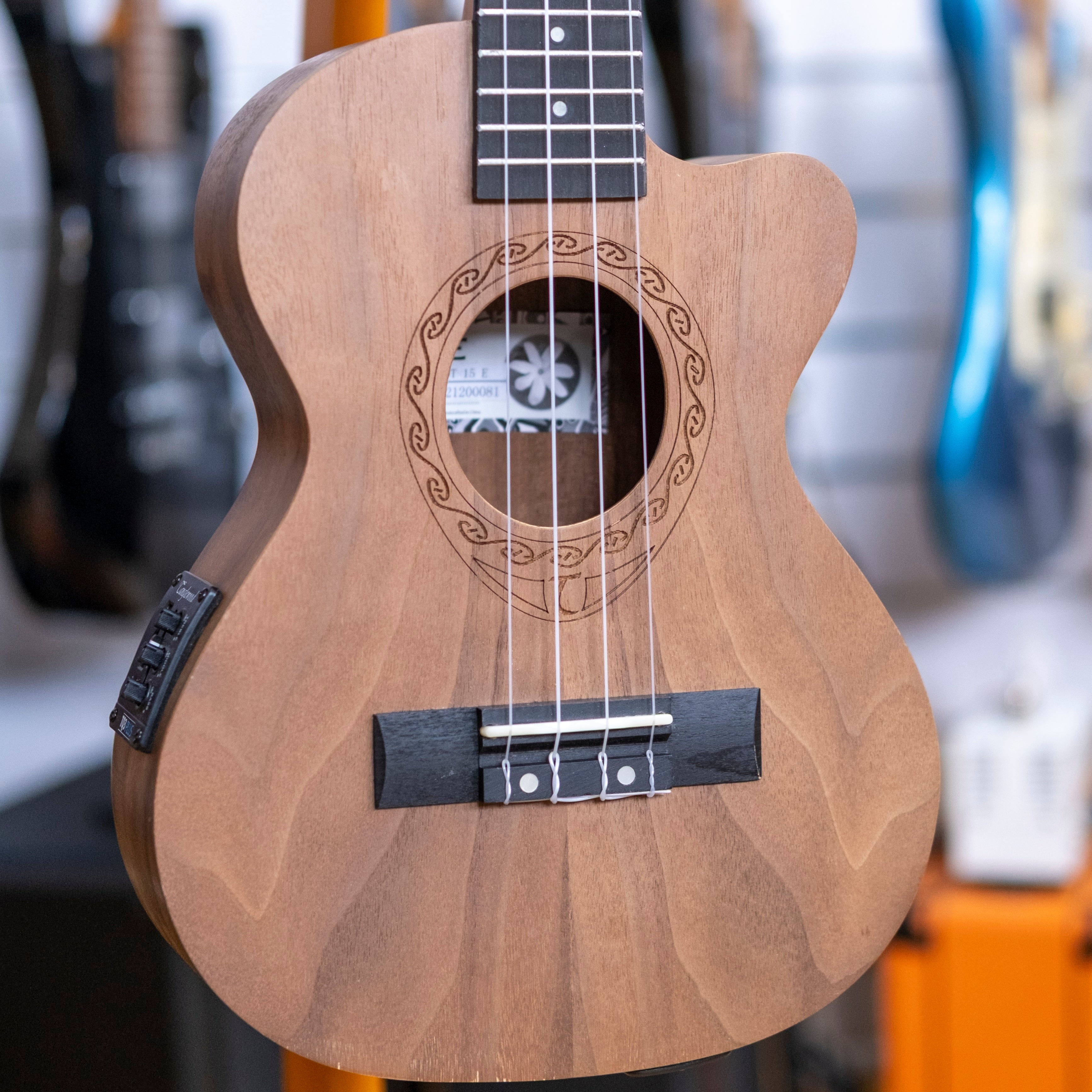 Tanglewood Tiare Series Electric Tenor Ukulele with Bag (Pacific Walnut)