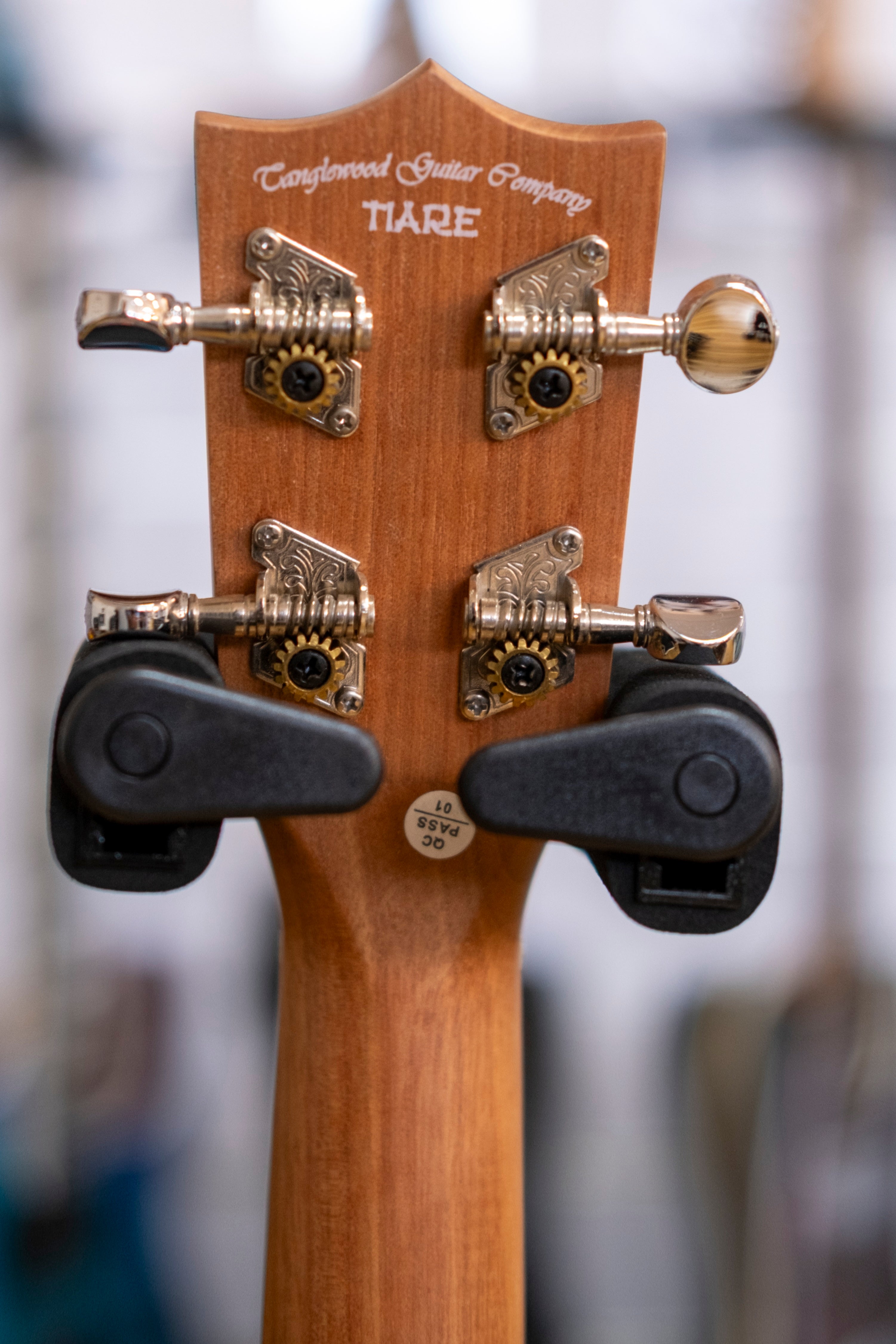 Tanglewood Tiare Series Electric Tenor Ukulele with Bag (Pacific Walnut)
